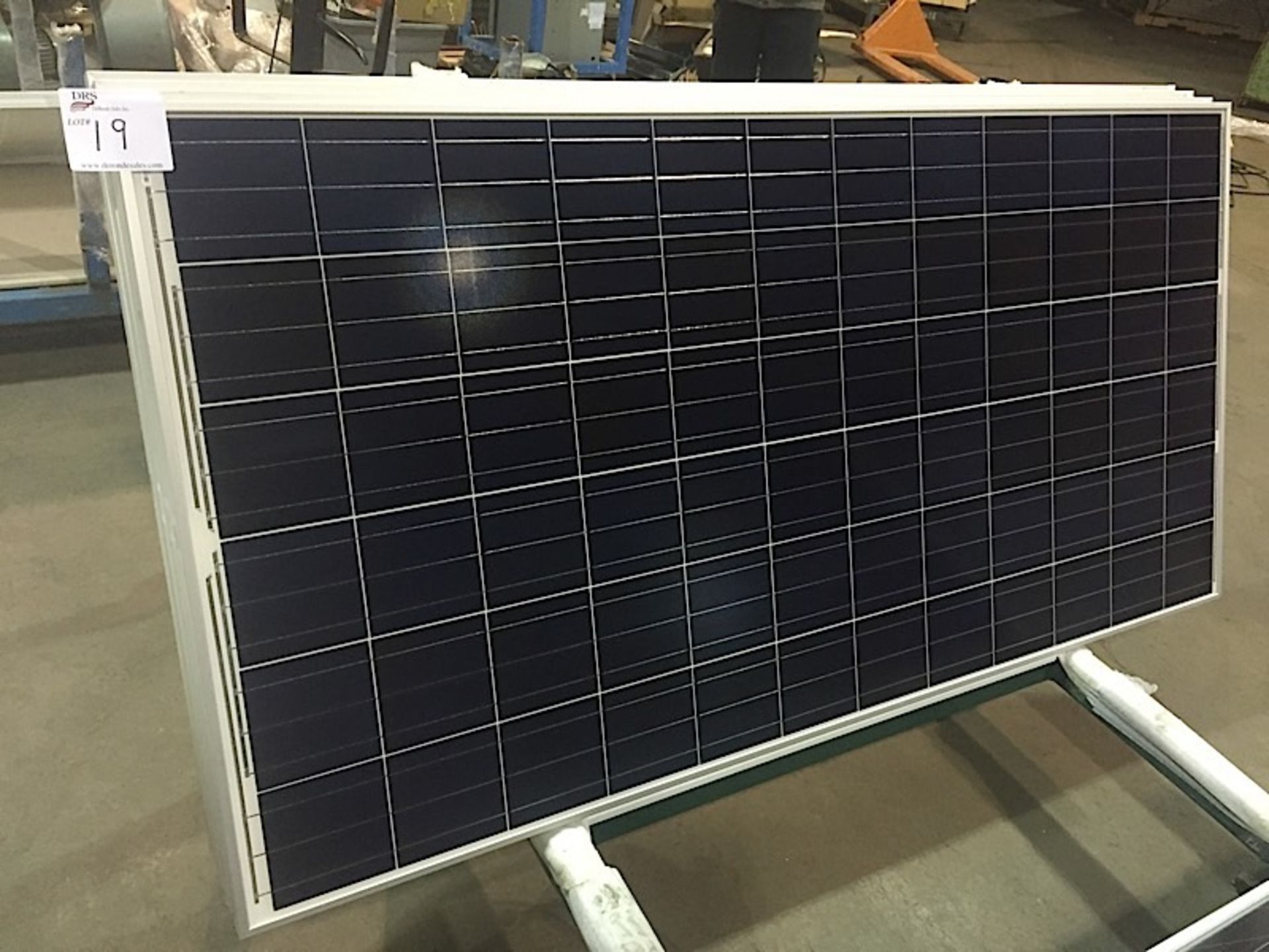 LOT OF (1) 305 WATT SOLAR PANEL