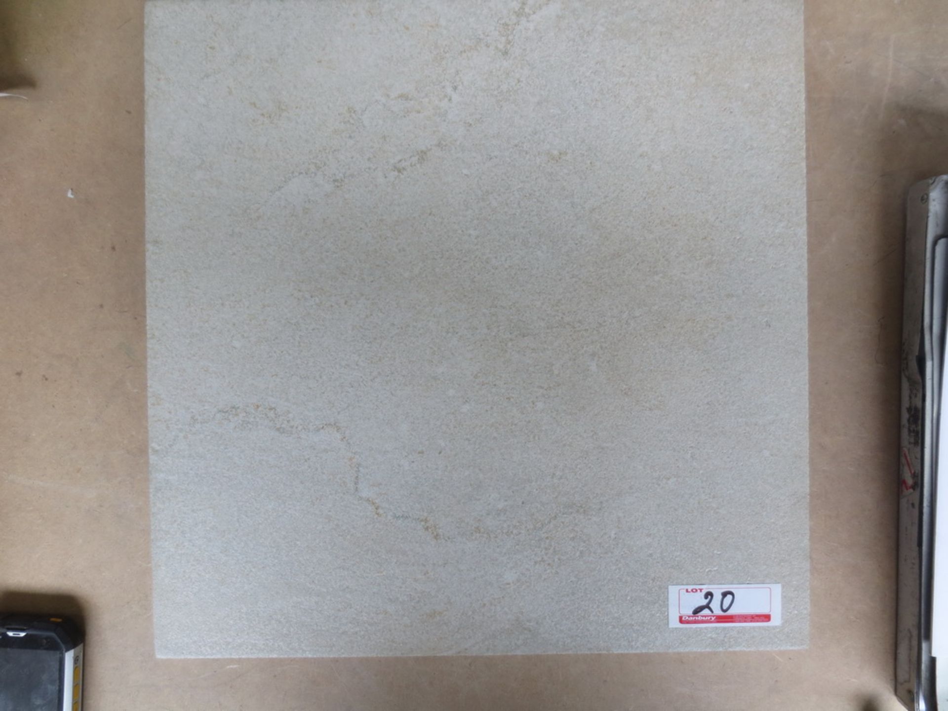 485 - SQ. FT. BEIGE APPROX 15.5X15.5 CERAMIC TILE 40 BOXES