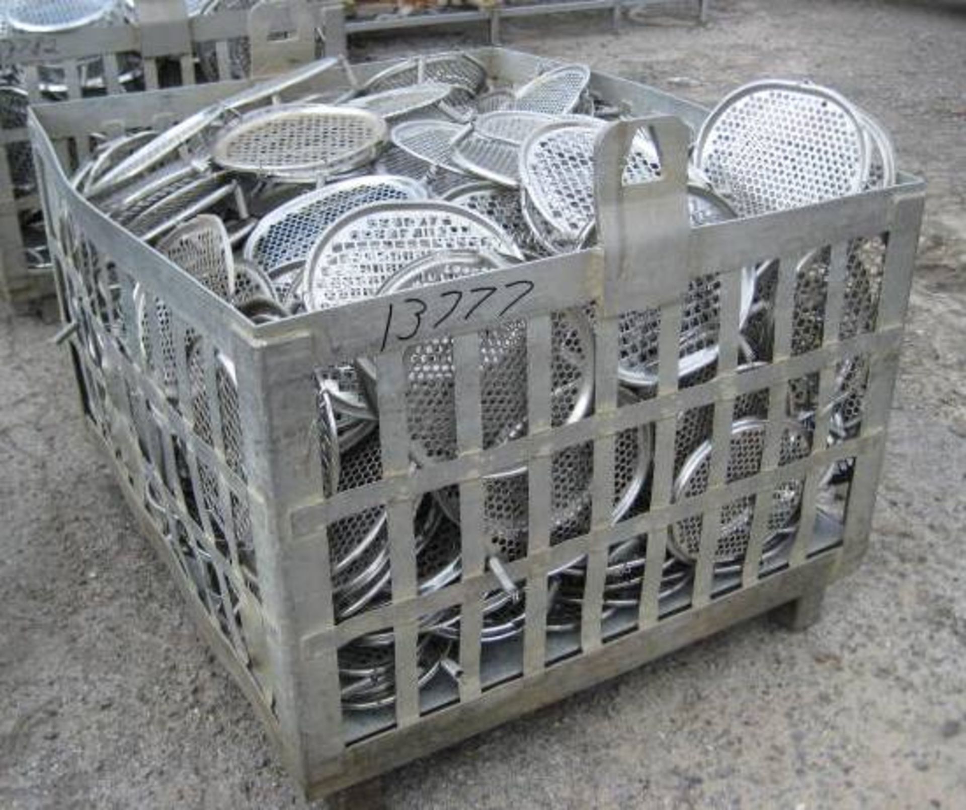 S/S slat basket of oval ham screens, 250 sq screens are 11.5"W by 13.25"L. - Image 2 of 2