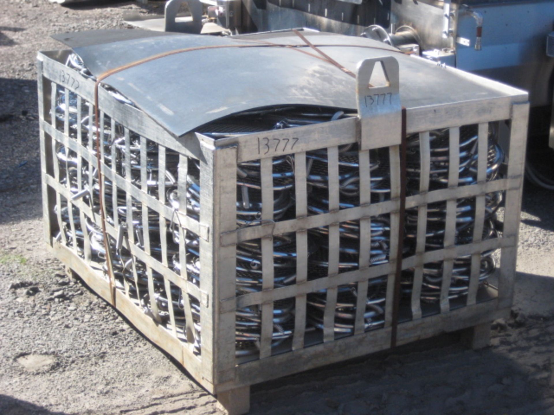 S/S slat basket of oval ham screens, 250 sq screens are 11.5"W by 13.25"L.