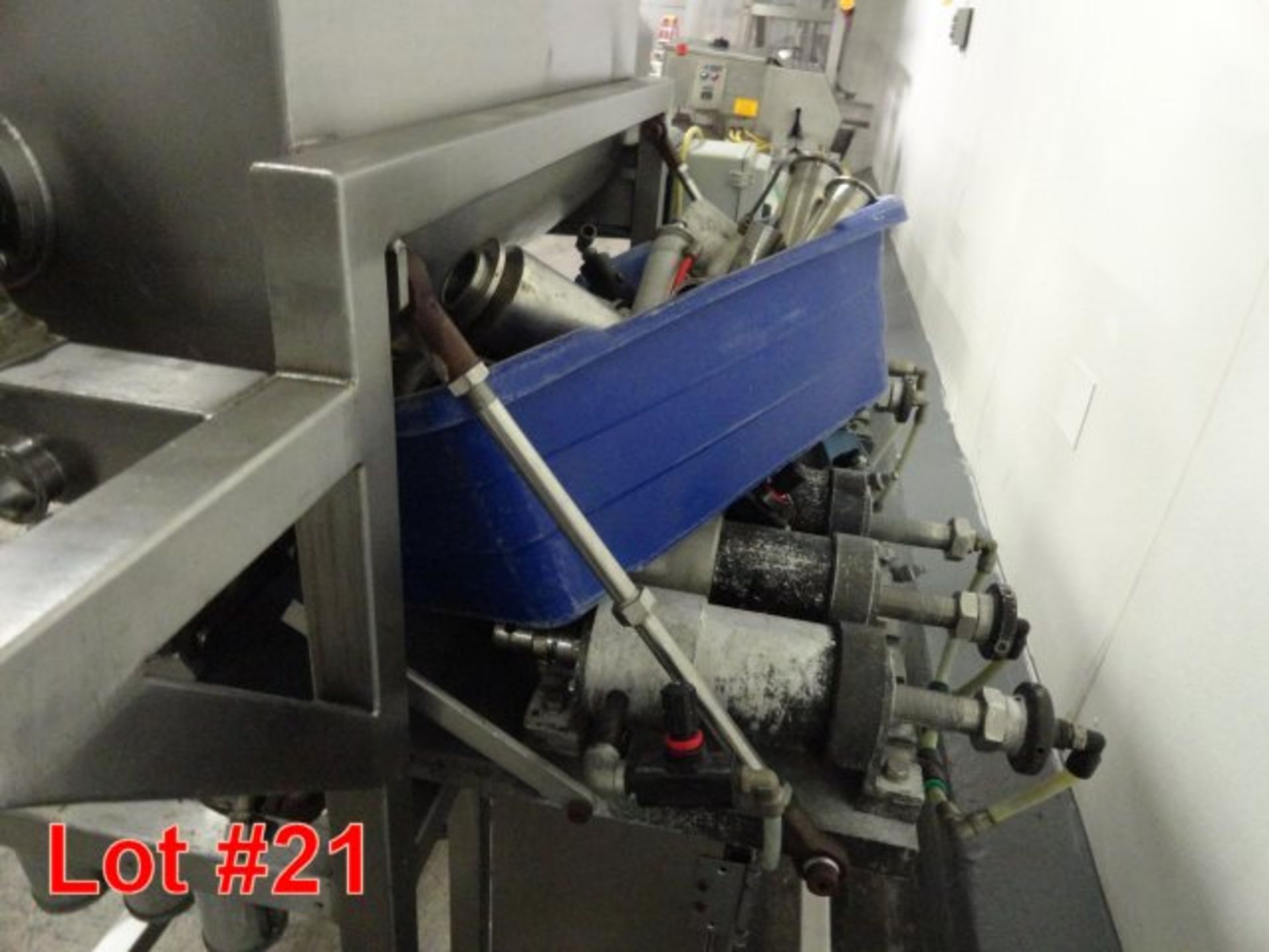 RAQUE 6-PISTON FILLER WITH AGITATED HOPPER, MOUNTED ON PORTABLE BASE. MD# PF - Image 4 of 4