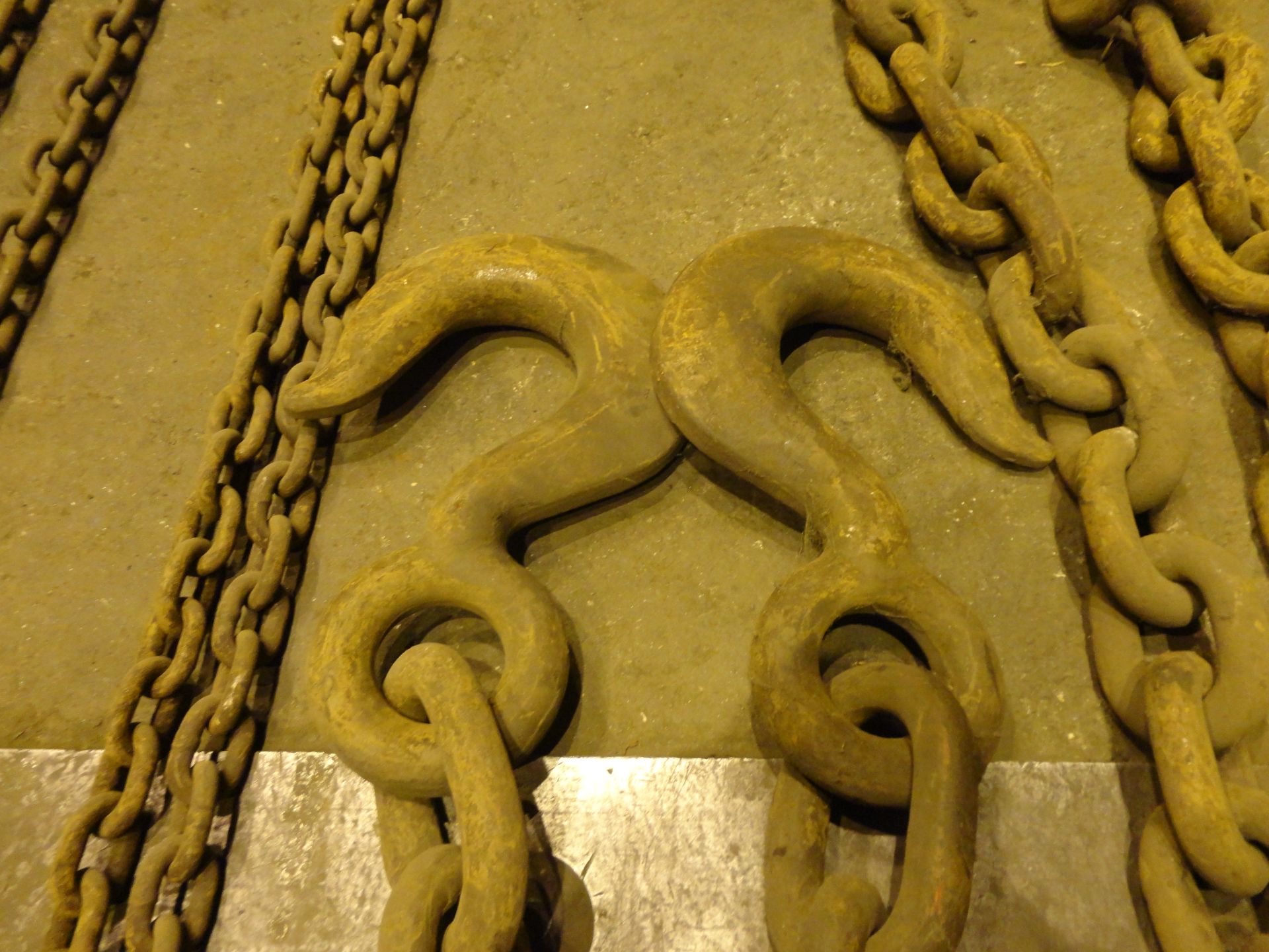 Lifting Chain 1 1/4 in x 6ft  #81 - Image 2 of 2