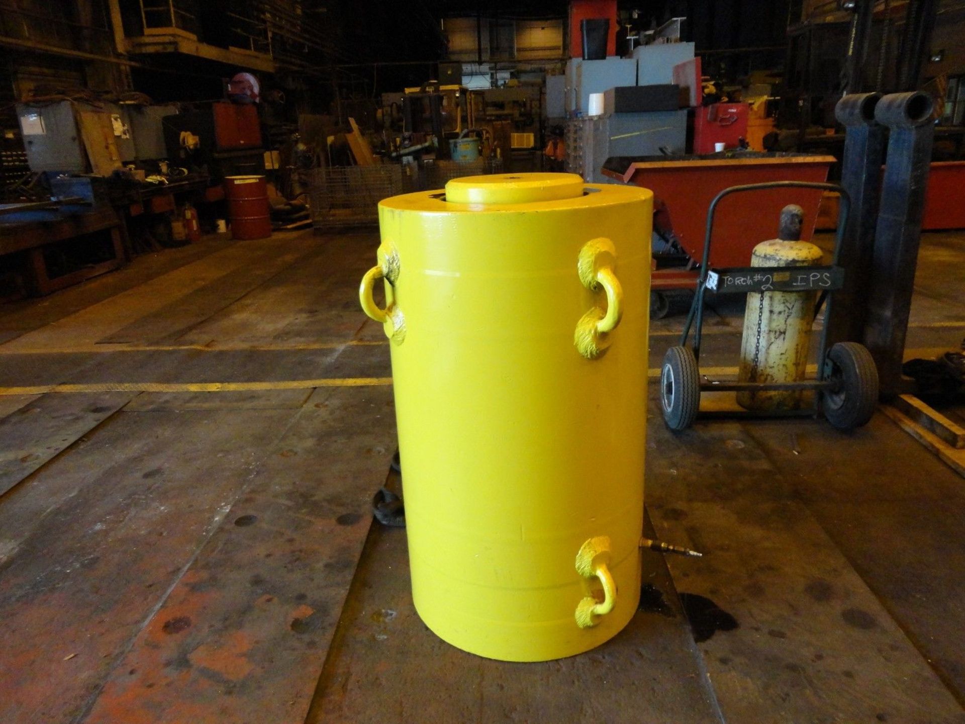 750 Ton Hydraulic Cylinder - Image 2 of 4