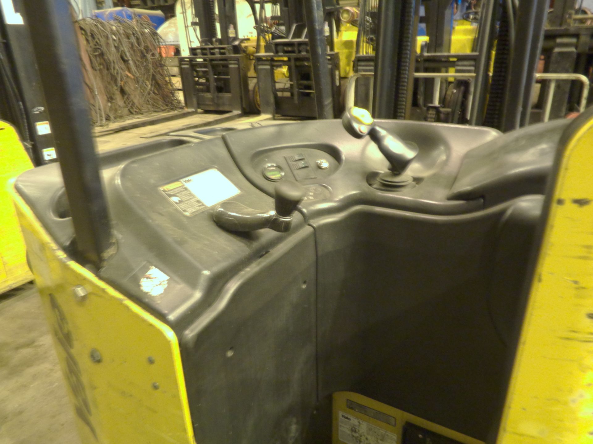 2008 Yale Electric 3,000 lbs Forklift -Triple Mast - Side Shift - Image 7 of 7