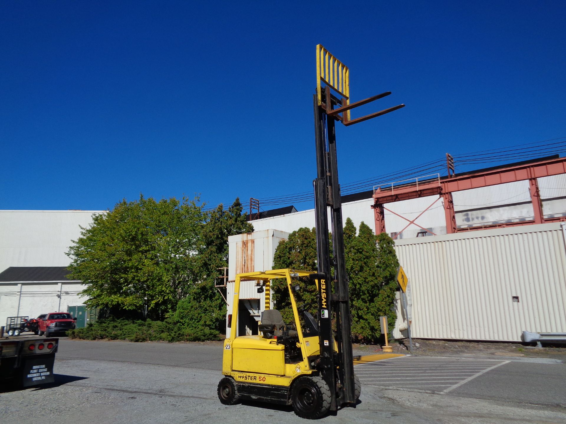 Hyster 5,000 lbs Pneumatic Electric Forklift -Triple Mast - Side Shift - Image 2 of 9