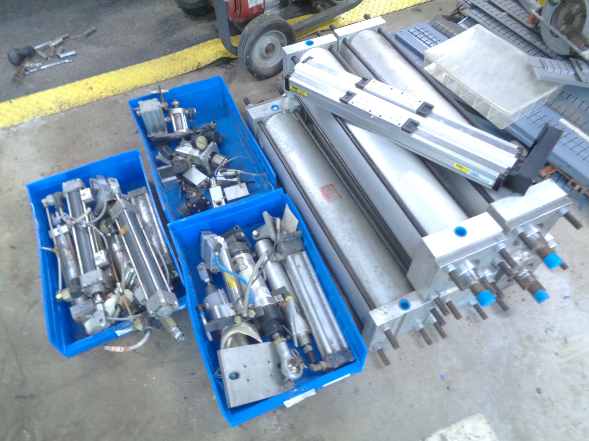 Lot of Air Cylinders