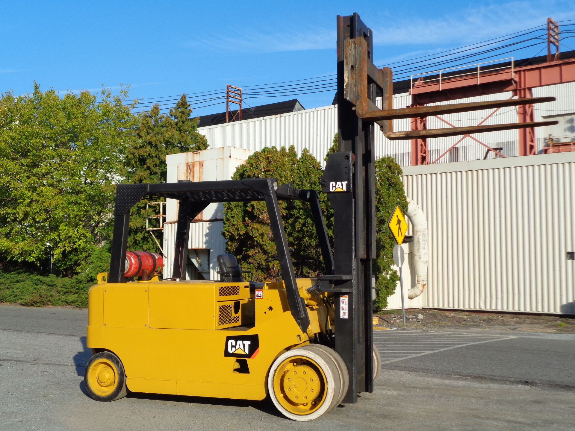 Caterpillar T200 20,000 lbs Cushion Tire Forklift - Image 10 of 11