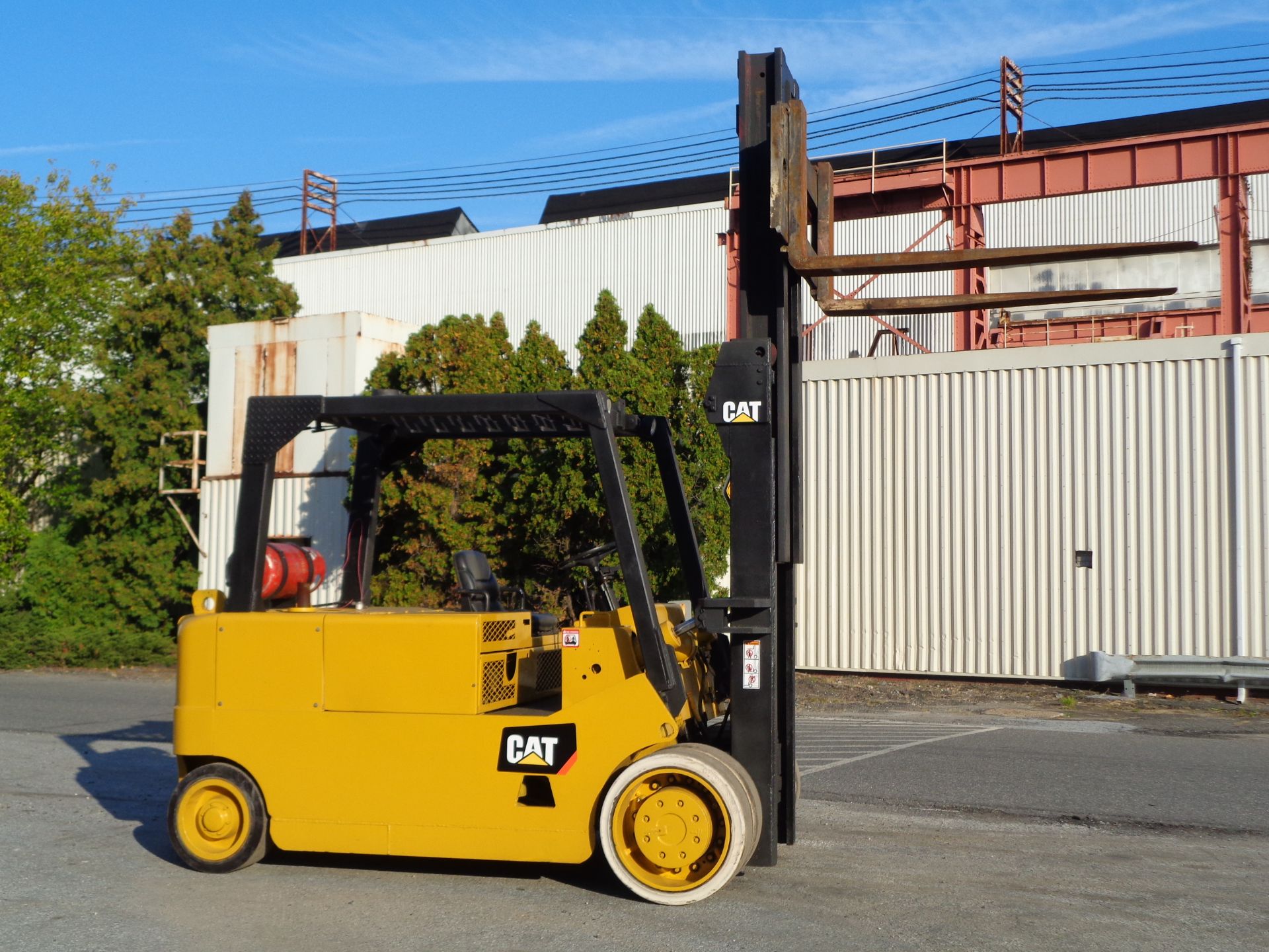 Caterpillar T200 20,000 lbs Cushion Tire Forklift - Image 6 of 11