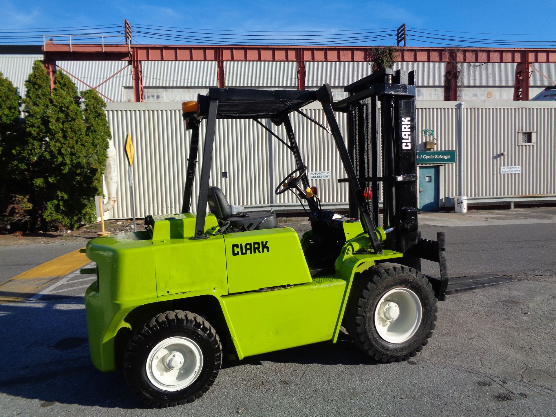 Clark C500-YS80 8,000 LBS Pneumatic Forklift - Image 8 of 11