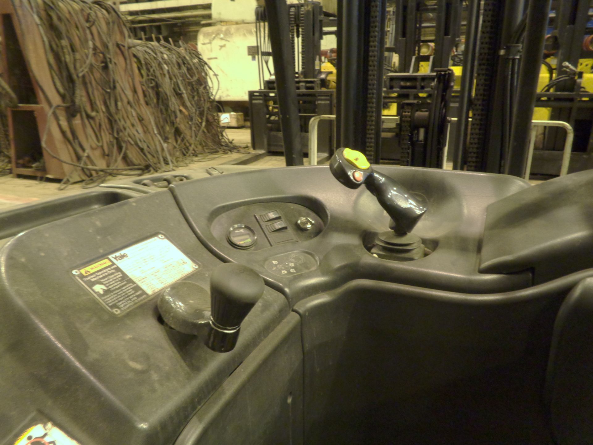 2008 Yale Electric 3,000 lbs Forklift - Triple Mast - Side Shift - Image 6 of 7