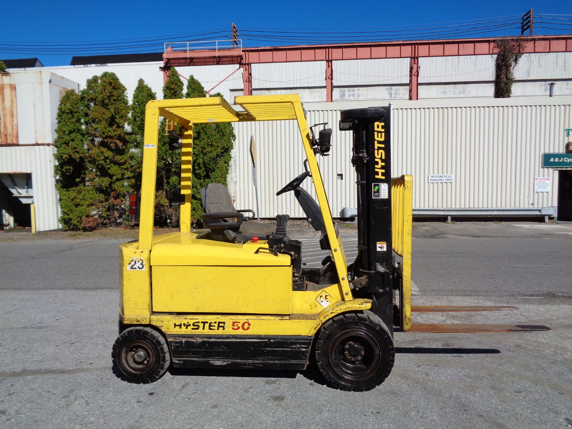 Hyster 5,000 lbs Pneumatic Electric Forklift -Triple Mast - Side Shift