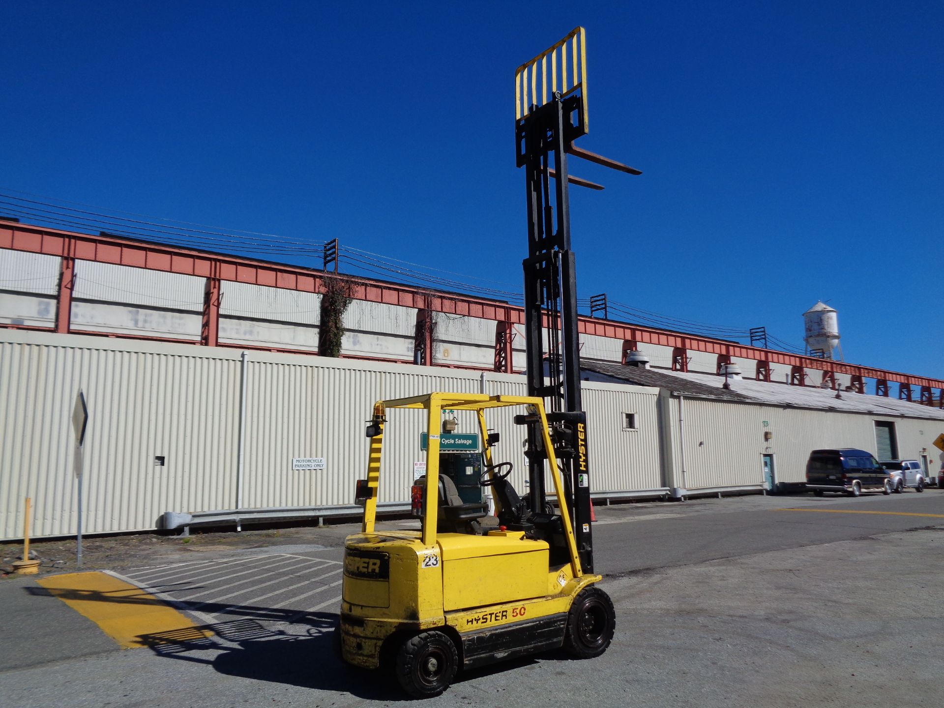 Hyster 5,000 lbs Pneumatic Electric Forklift -Triple Mast - Side Shift - Image 3 of 9