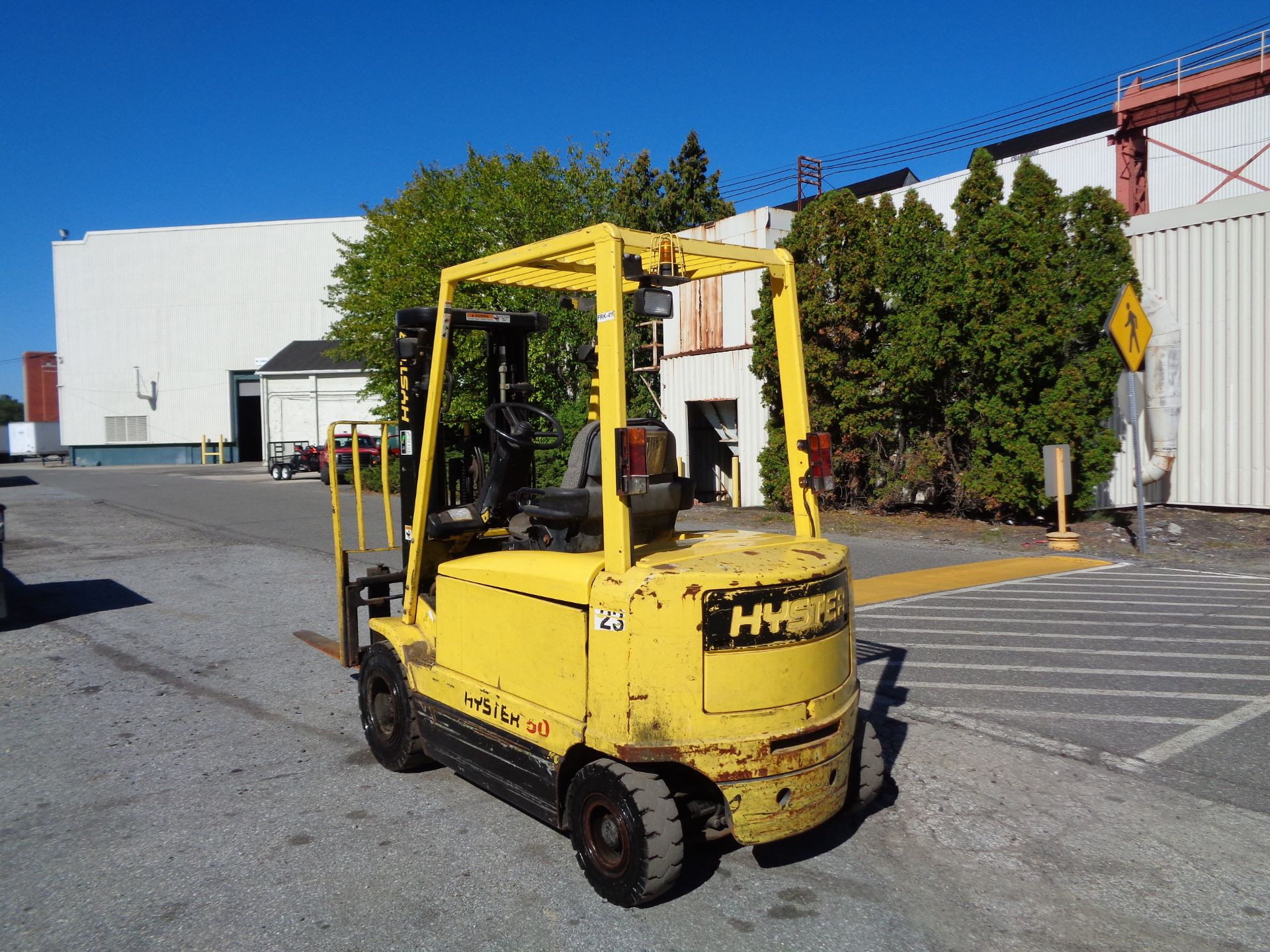 Hyster 5,000 lbs Pneumatic Electric Forklift -Triple Mast - Side Shift - Image 6 of 9