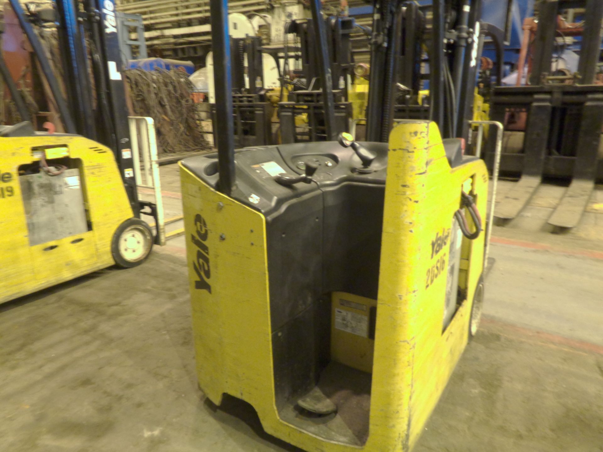 2008 Yale Electric 3,000 lbs Forklift -Triple Mast - Side Shift - Image 2 of 7