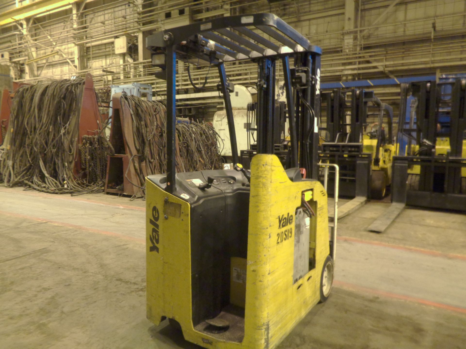 2008 Yale Electric 3,000 lbs Forklift - Triple Mast - Side Shift - Image 5 of 7