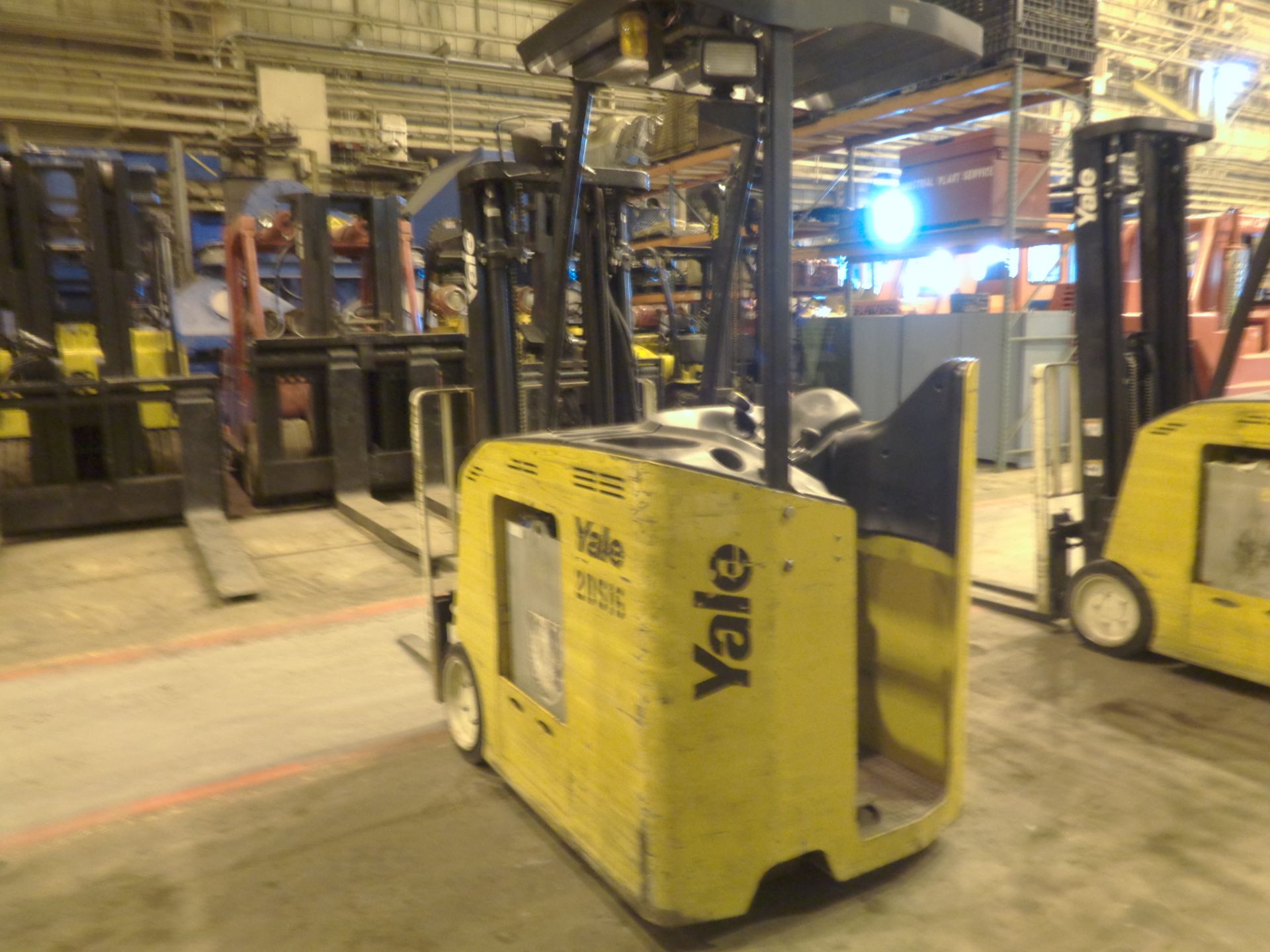 2008 Yale Electric 3,000 lbs Forklift -Triple Mast - Side Shift - Image 4 of 7