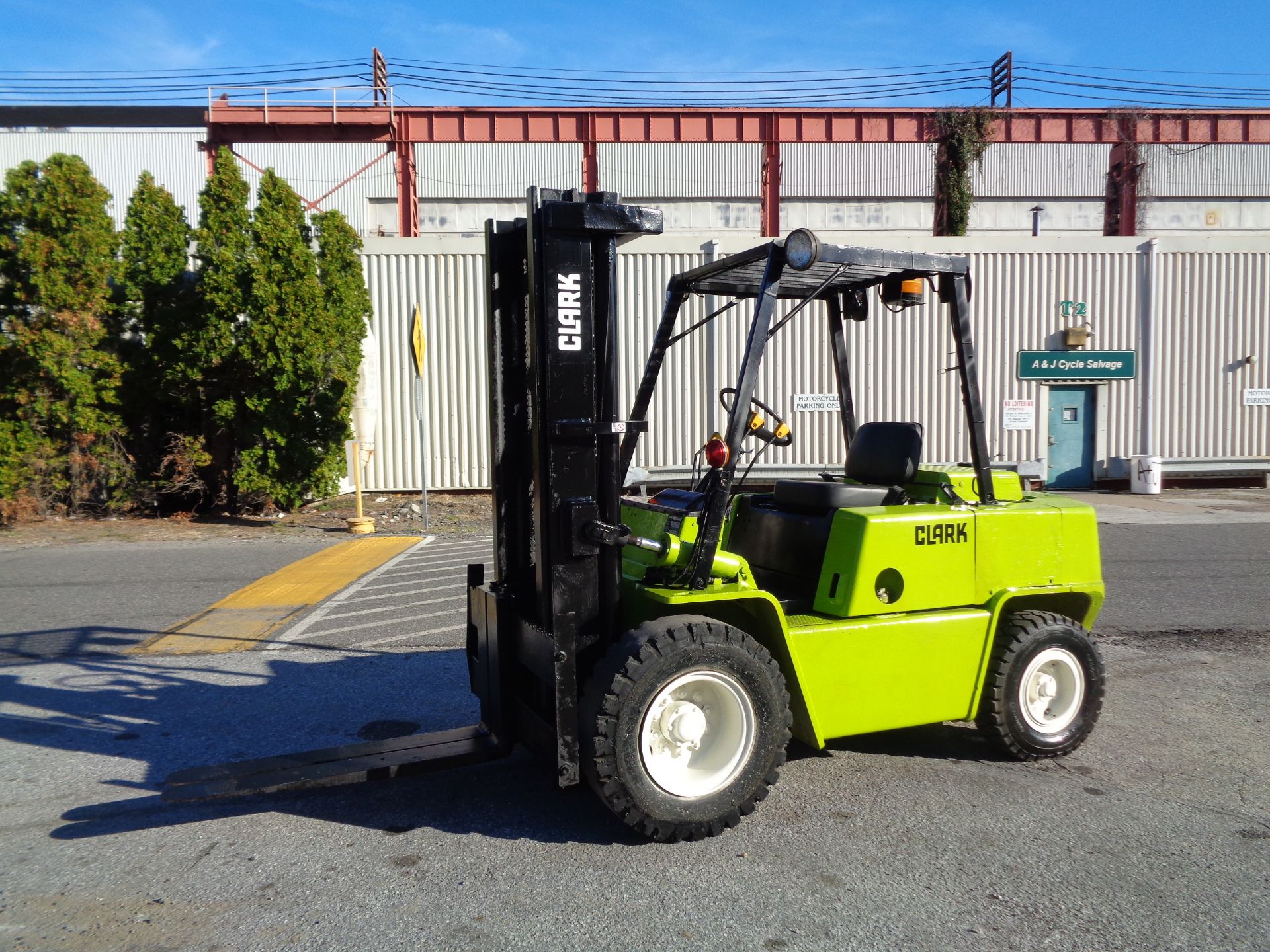 Clark C500-YS80 8,000 LBS Pneumatic Forklift - Image 4 of 11