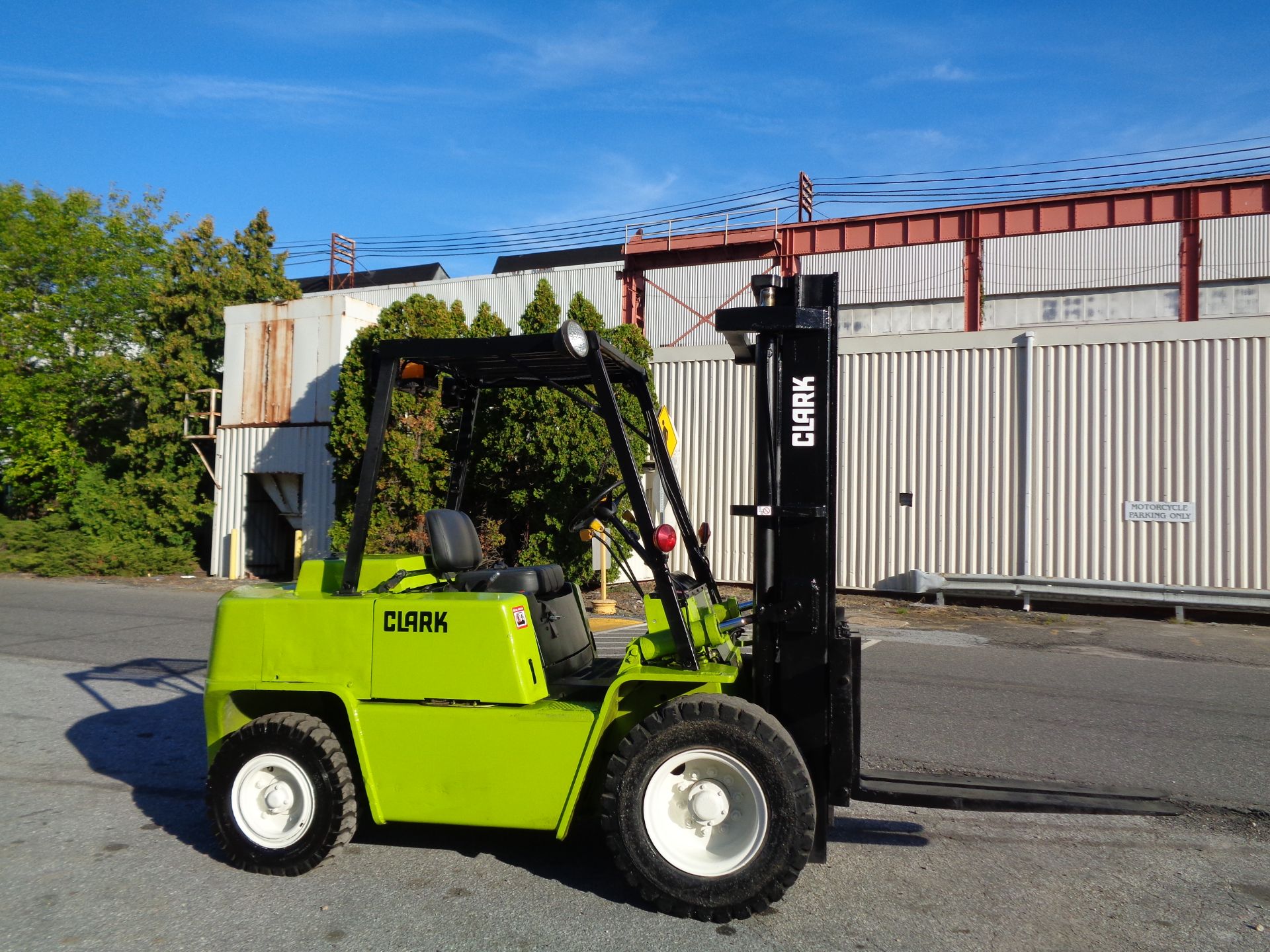 Clark C500-YS80 8,000 LBS Pneumatic Forklift - Image 7 of 11