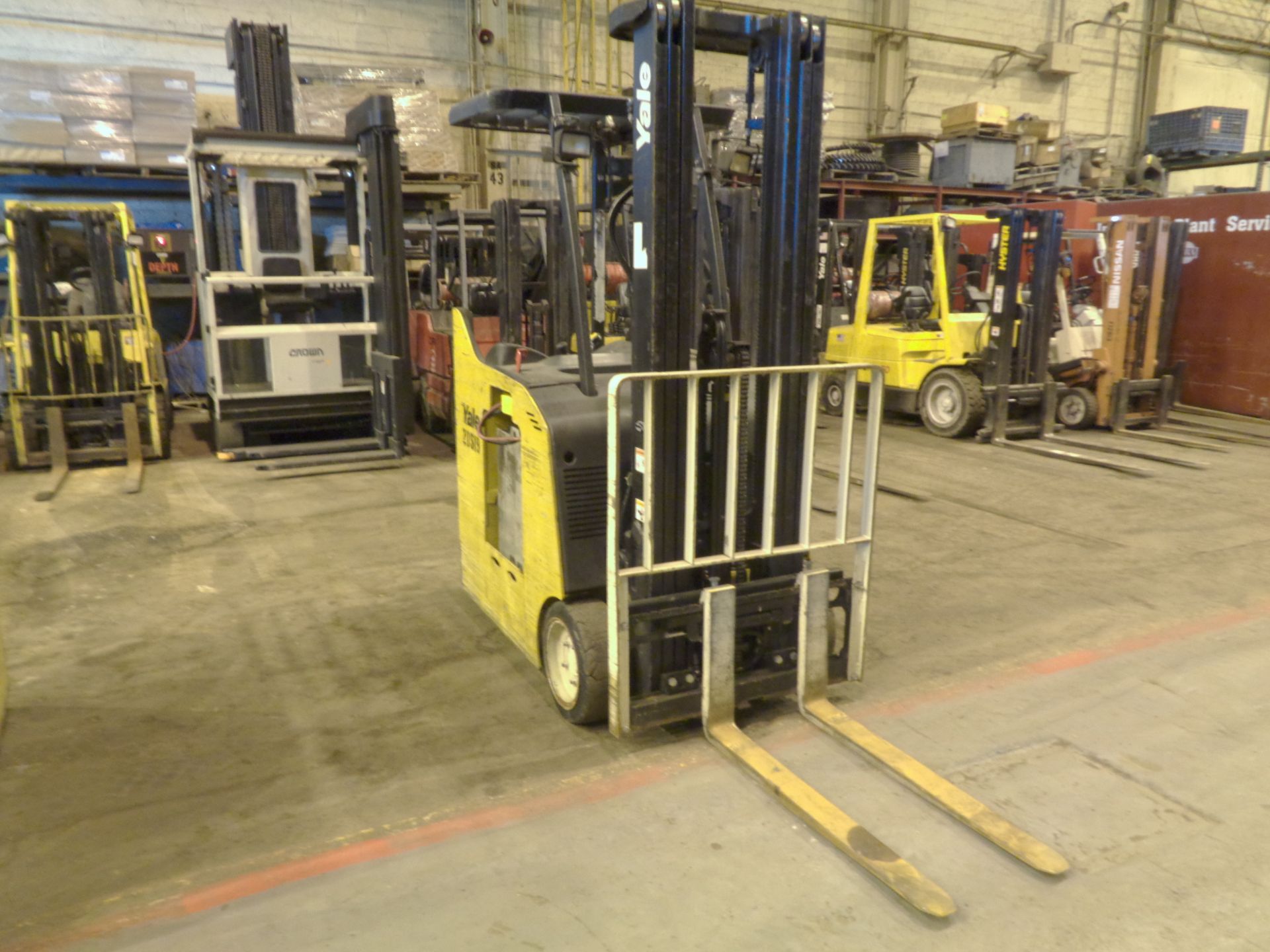 2008 Yale Electric 3,000 lbs Forklift - Triple Mast - Side Shift - Image 7 of 7