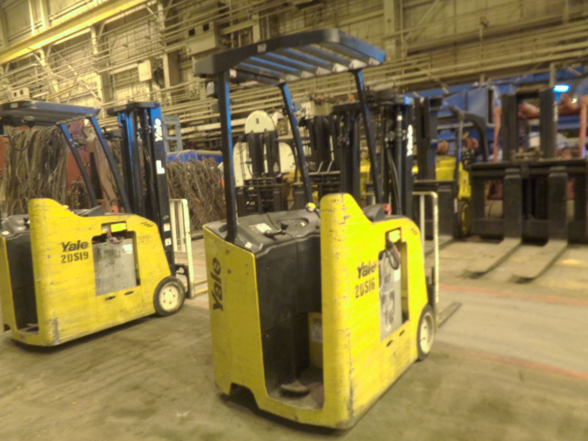 2008 Yale Electric 3,000 lbs Forklift -Triple Mast - Side Shift - Image 5 of 7