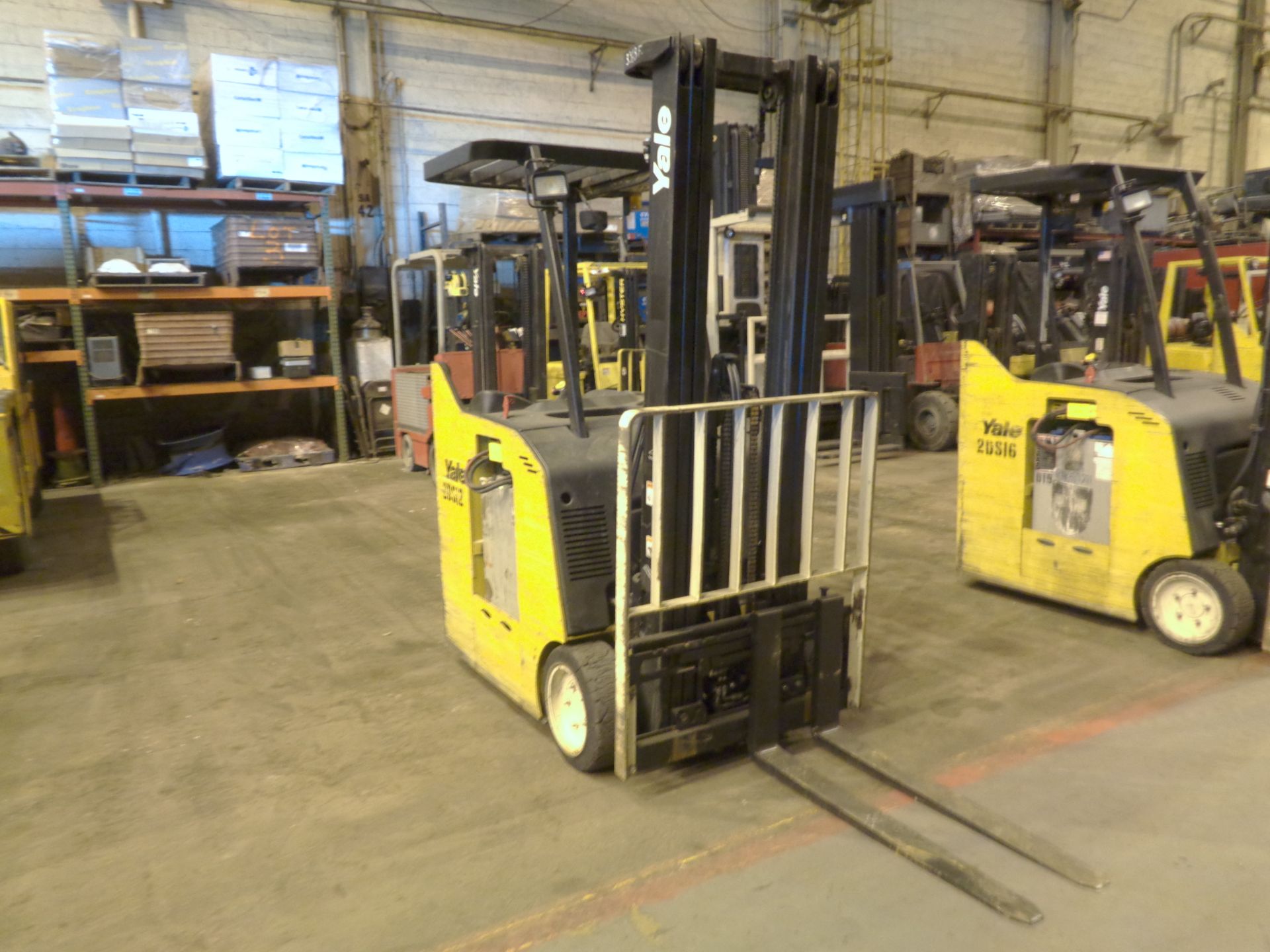 2008 Yale Electric 3,000 lbs Forklift -Triple Mast  - Side Shift - Image 2 of 3