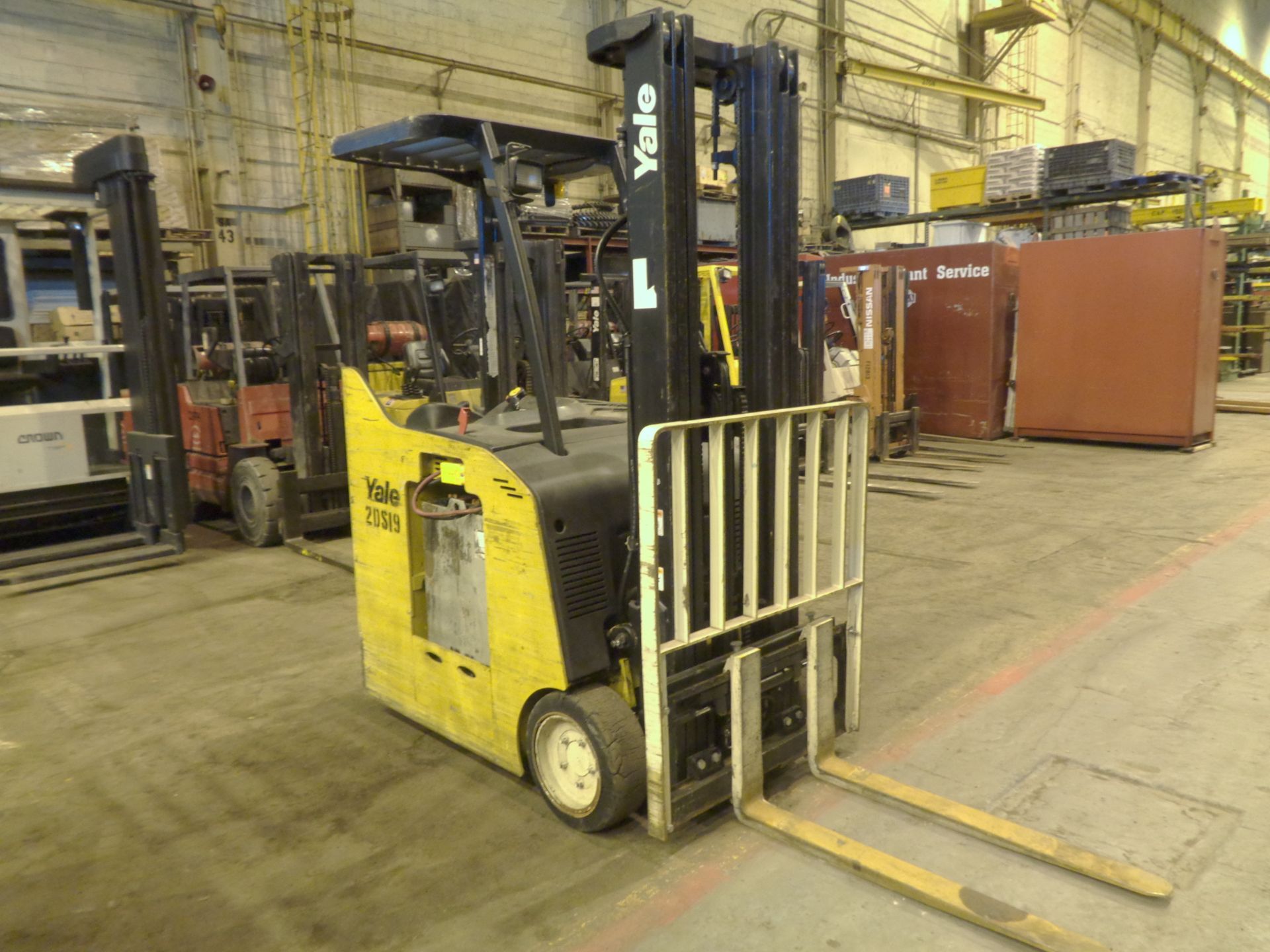 2008 Yale Electric 3,000 lbs Forklift - Triple Mast - Side Shift