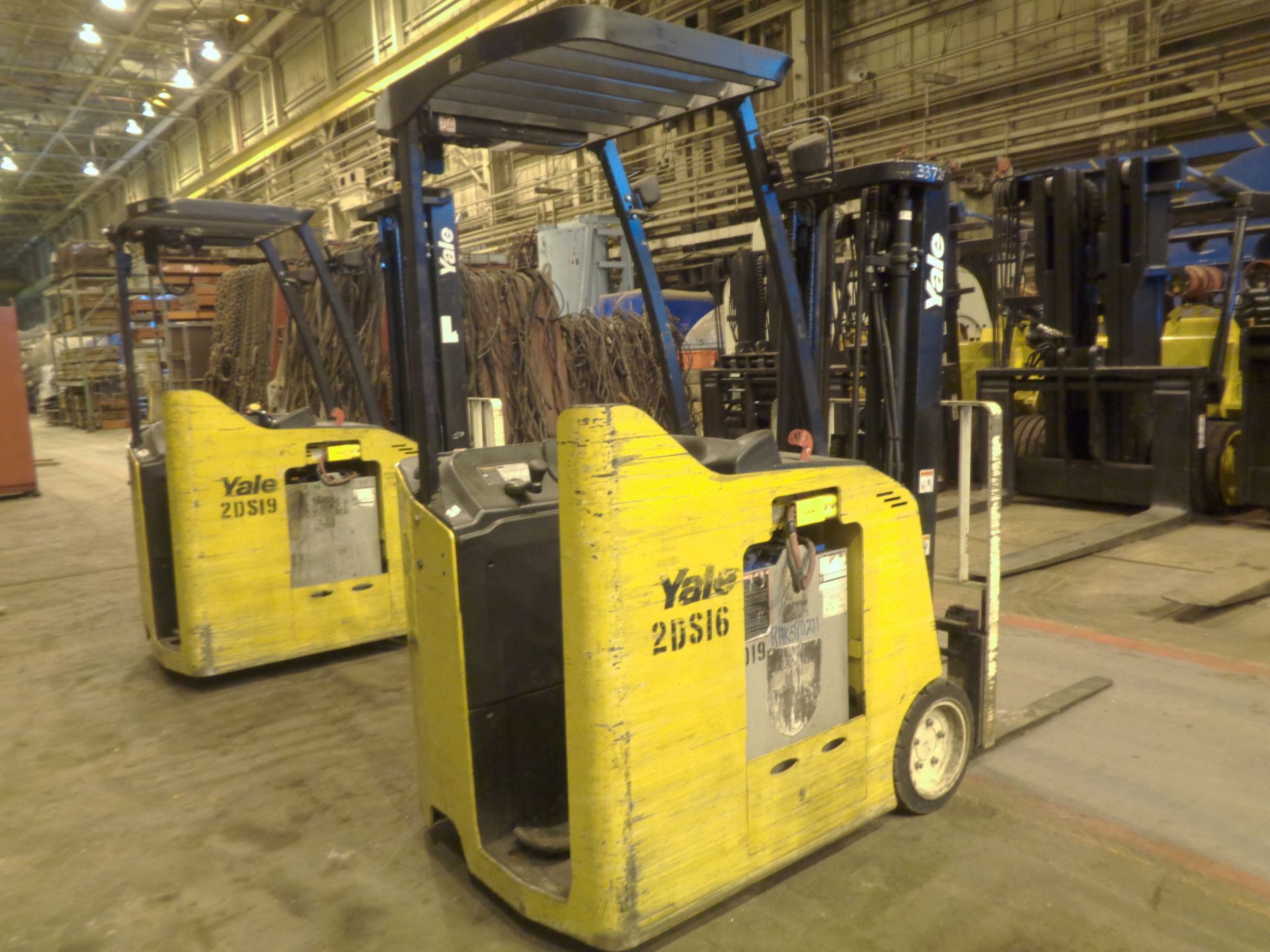 2008 Yale Electric 3,000 lbs Forklift -Triple Mast - Side Shift - Image 6 of 7