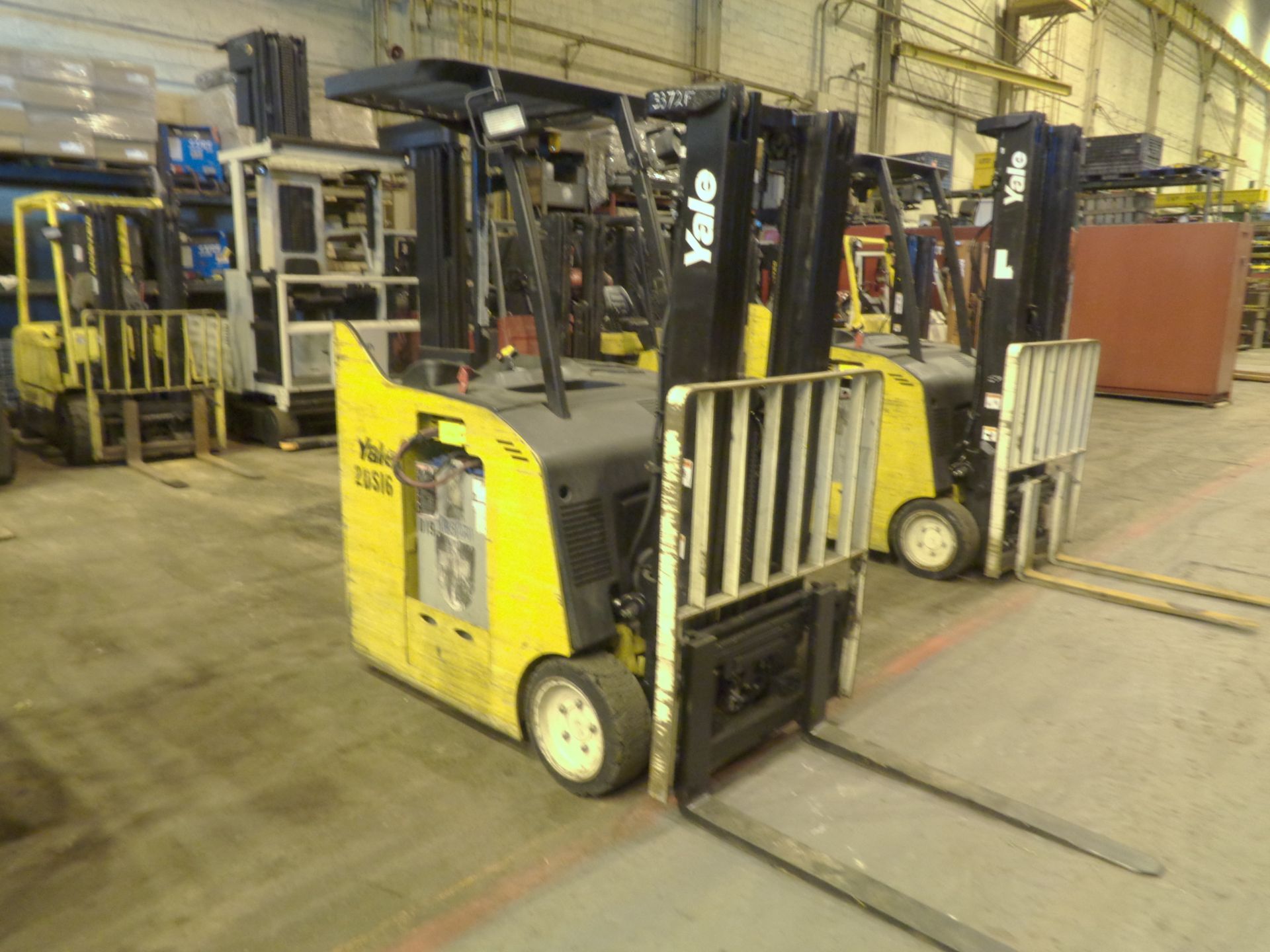 2008 Yale Electric 3,000 lbs Forklift -Triple Mast - Side Shift - Image 3 of 7