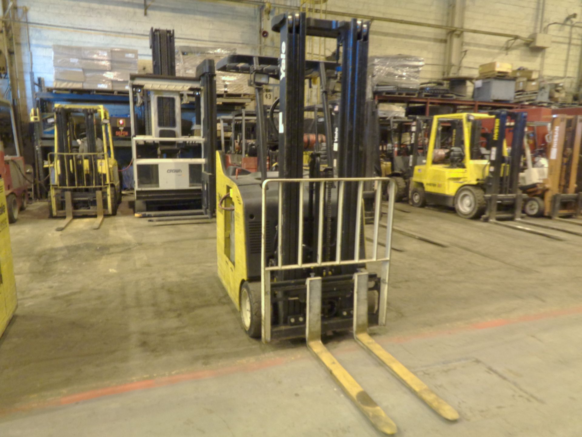 2008 Yale Electric 3,000 lbs Forklift - Triple Mast - Side Shift - Image 3 of 7