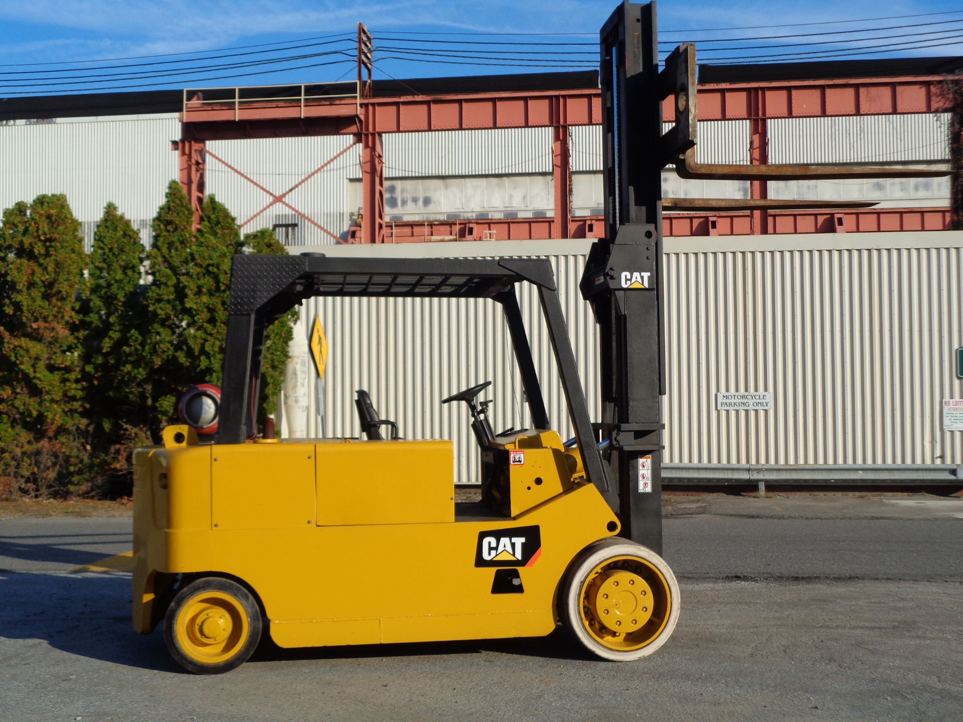 Caterpillar T200 20,000 lbs Cushion Tire Forklift - Image 2 of 11