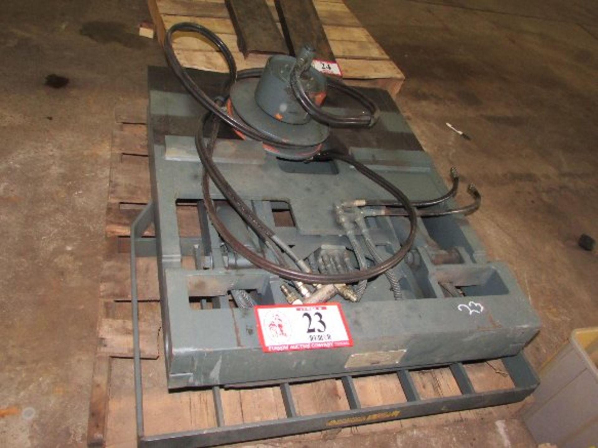 Extendable Rotating Attachment for Forklift