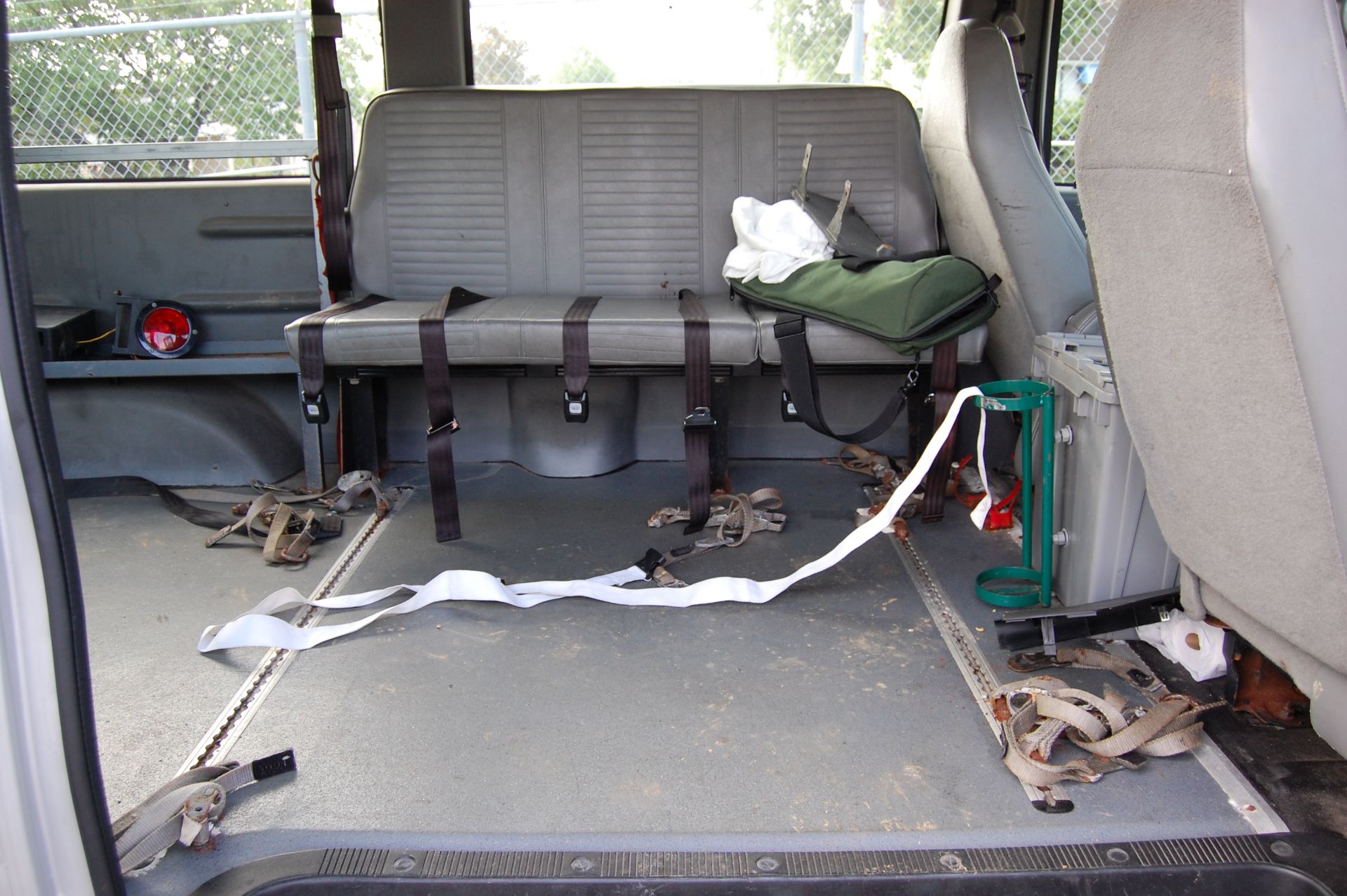 2006 Ford F-250 Medical Conversion Van w/electric wheelchair lift, 4.6L V-8 engine, Automatic, - Image 6 of 6