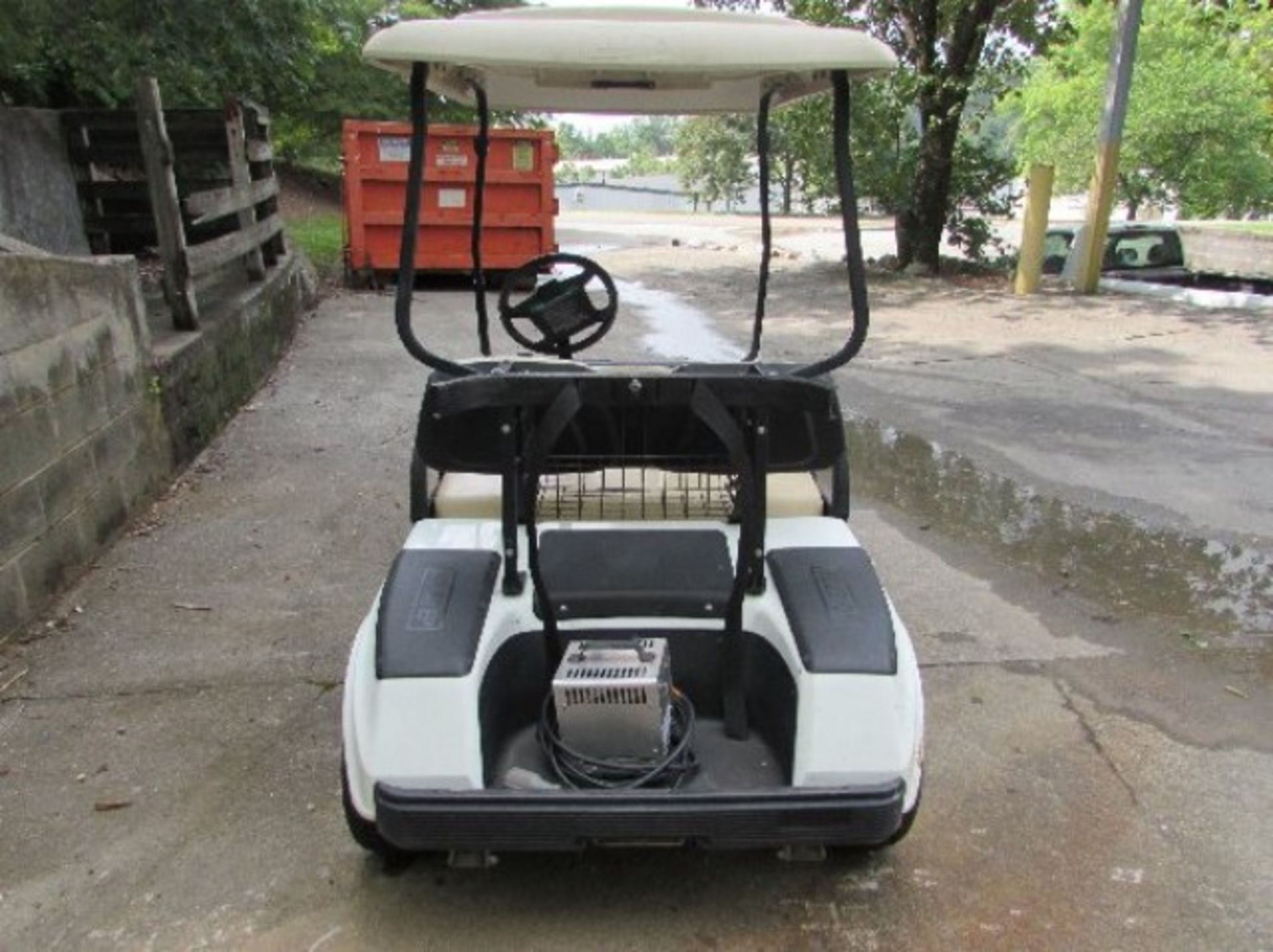 2010 Club Car Electric Golf Cart with charger - Image 3 of 3