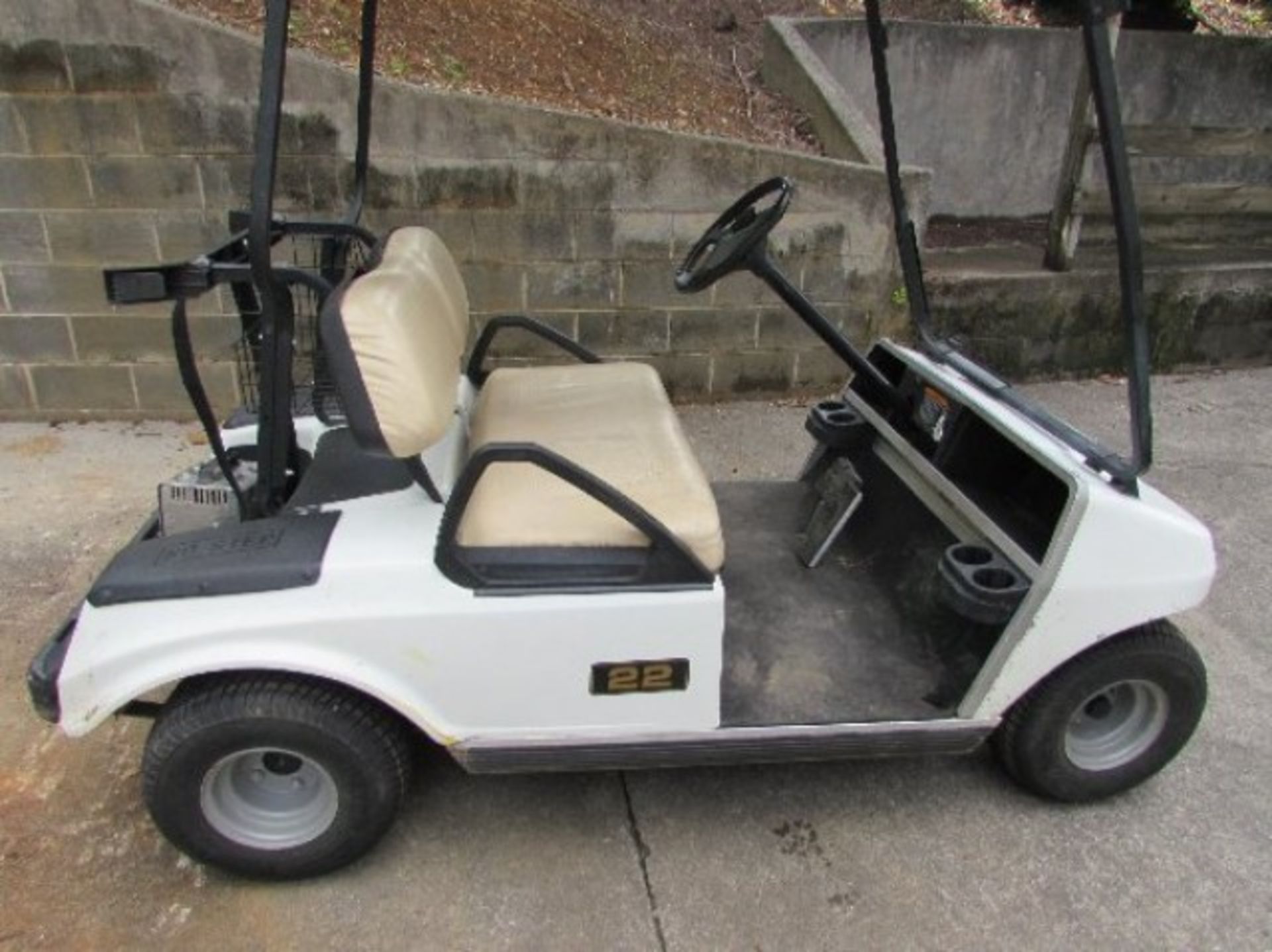 2010 Club Car Electric Golf Cart with charger - Image 2 of 3