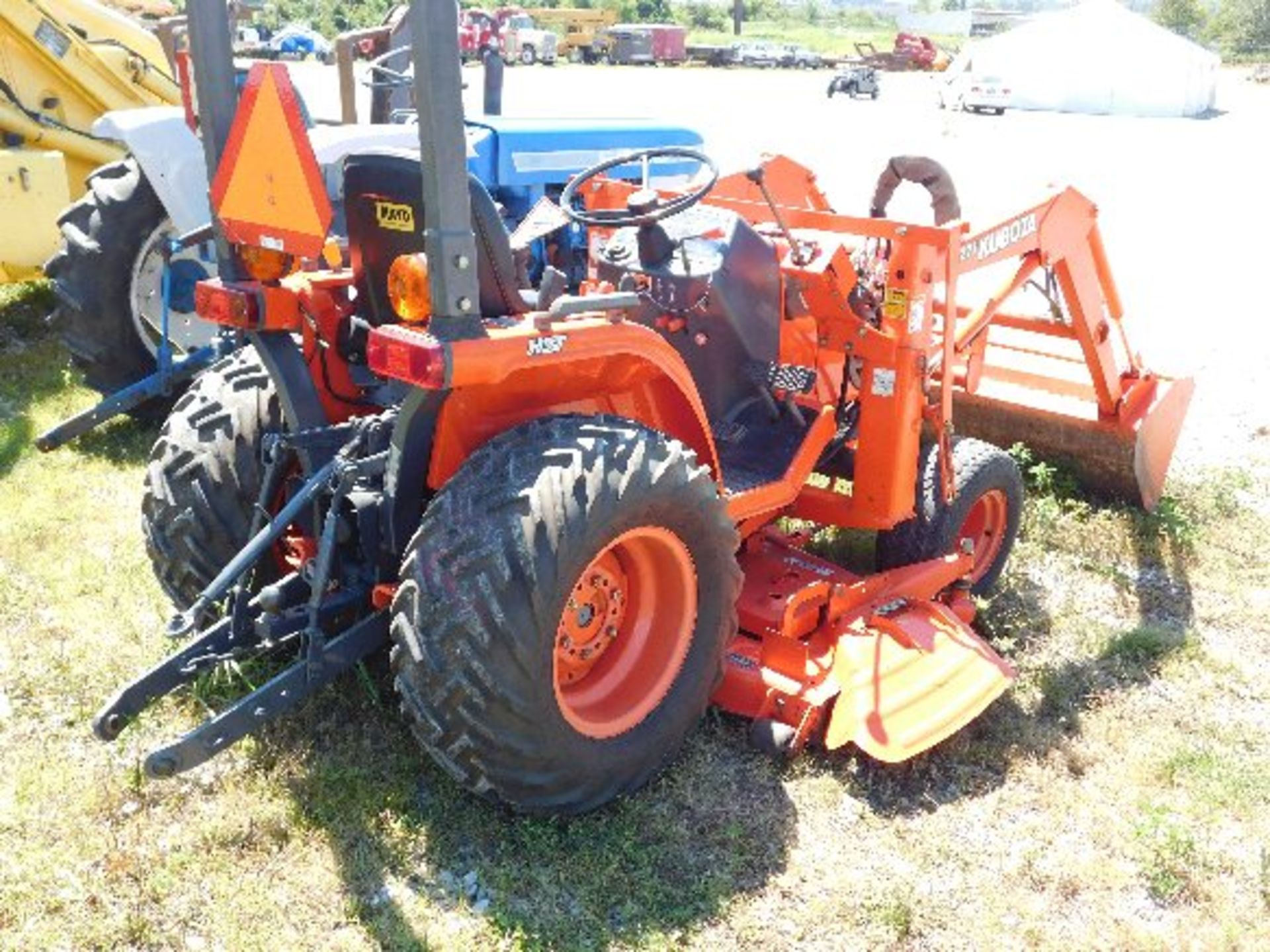 Kubota B7300 4WD Tractor w/ 60 Belly Mower, LA 271 Front Loader, 3pt