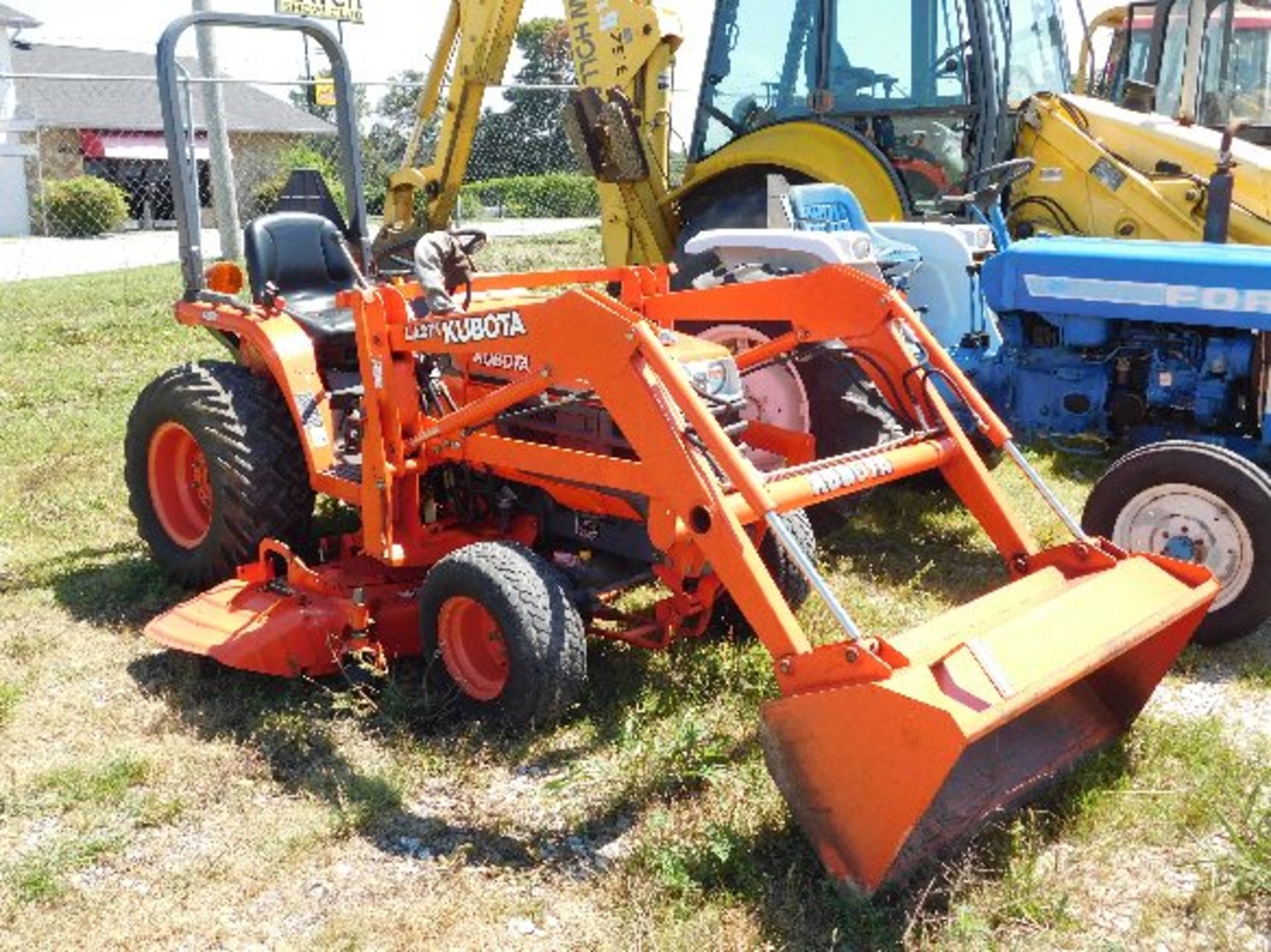 Kubota B7300 4WD Tractor w/ 60 Belly Mower, LA 271 Front Loader, 3pt