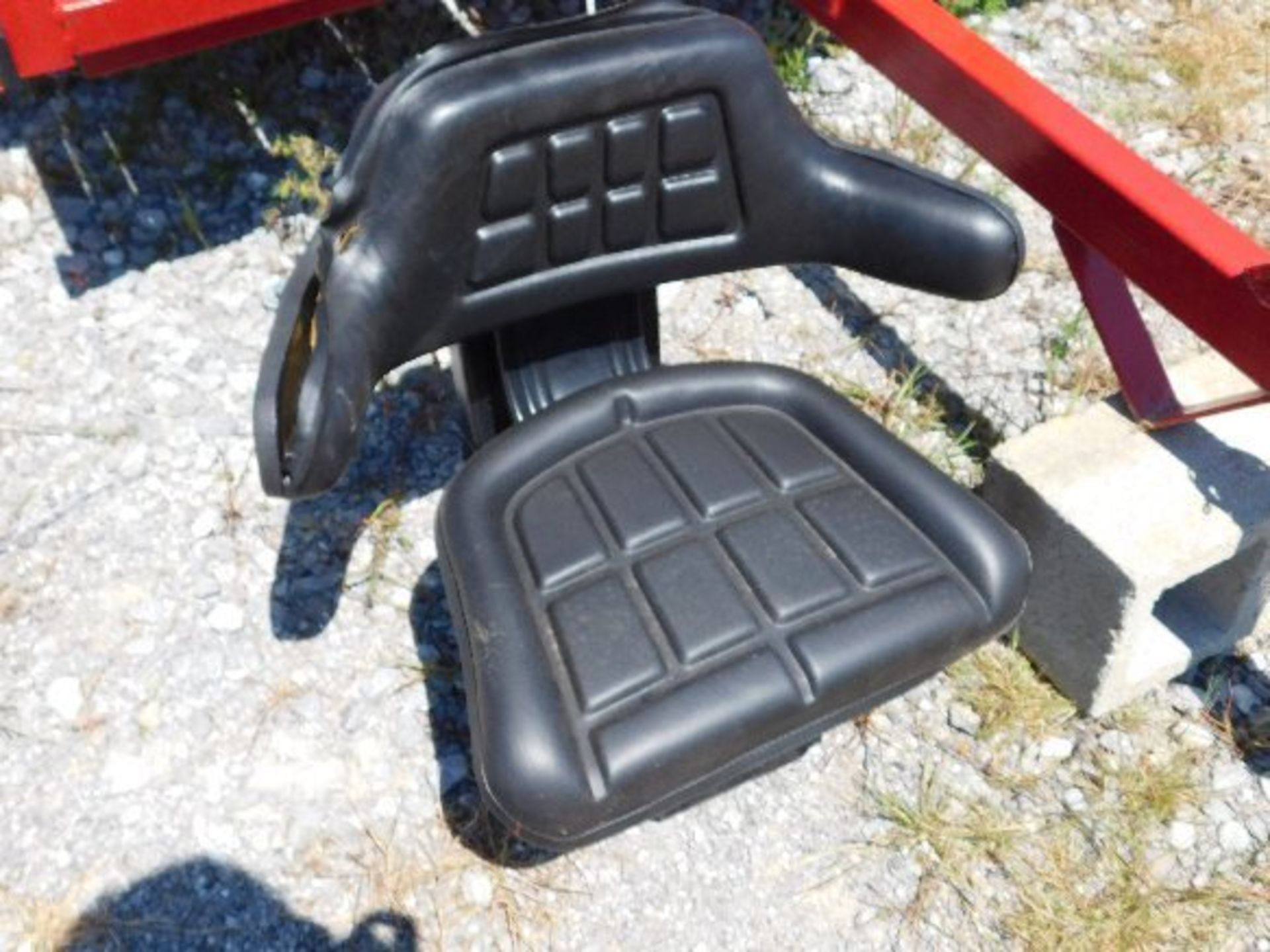 Black Deluxe Ford Style Tractor Seat - Image 2 of 2