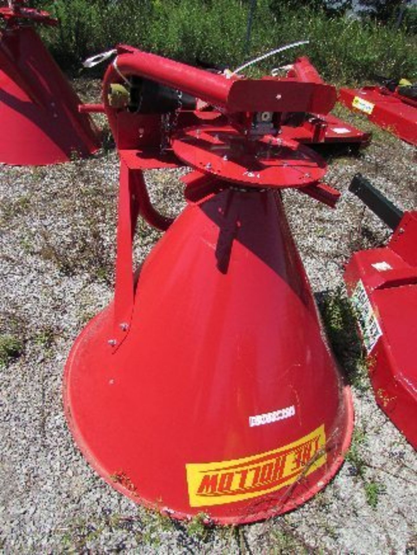 Red Hollow MDL# 500, 3pt. Hitch metal spin spreader