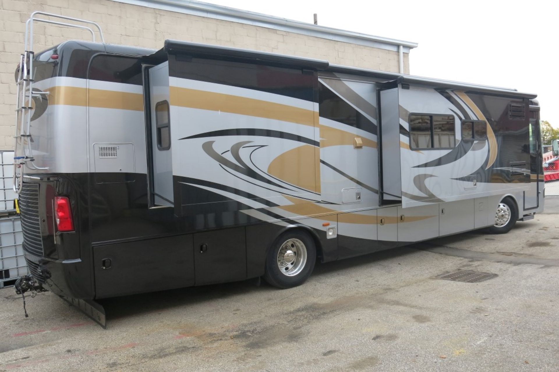 2008 Monaco Diplomat 400 HP Motor Home, Mileage 32,058 - Image 3 of 9