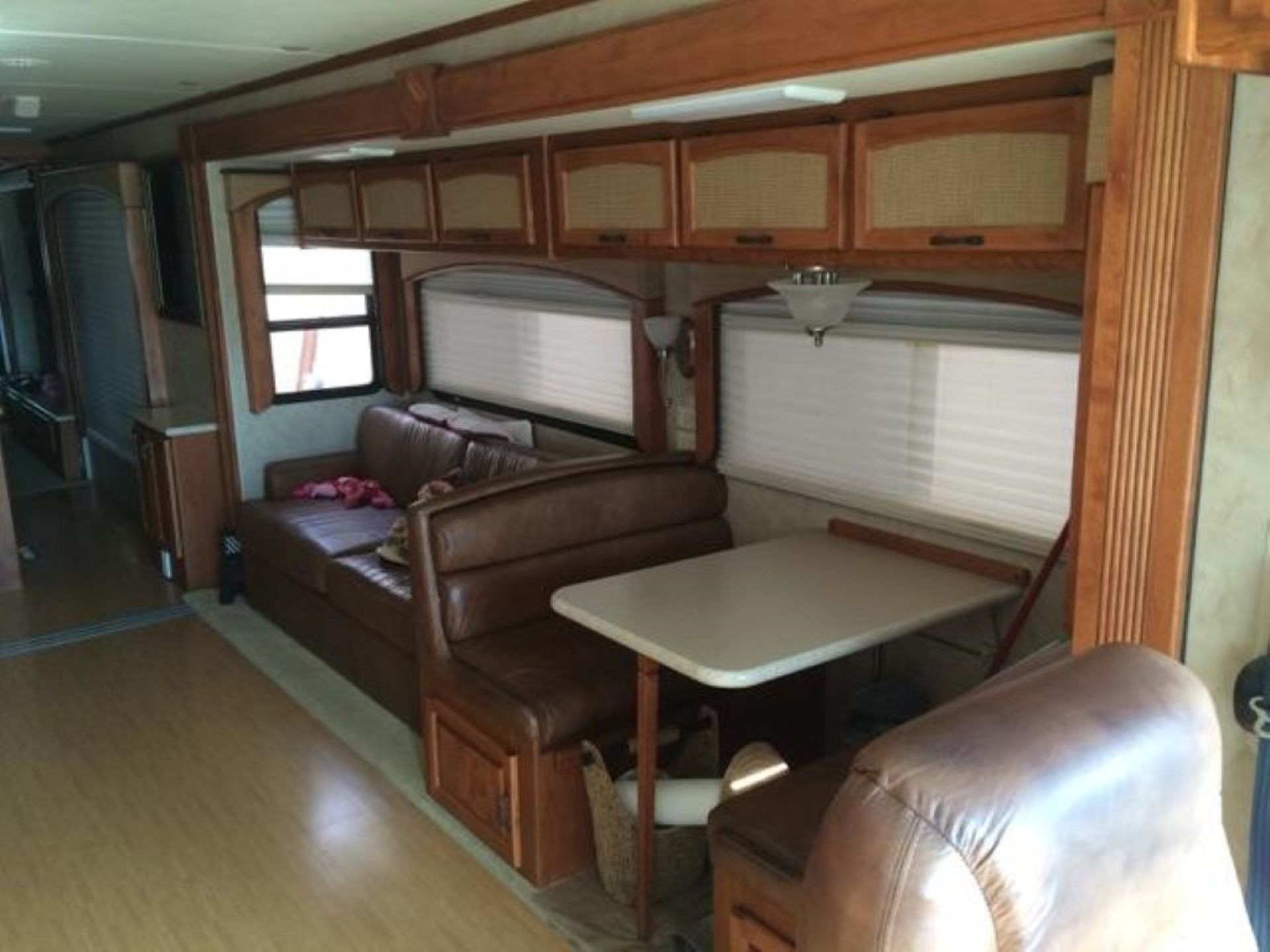 2008 Monaco Diplomat 400 HP Motor Home, Mileage 32,058 - Image 5 of 9