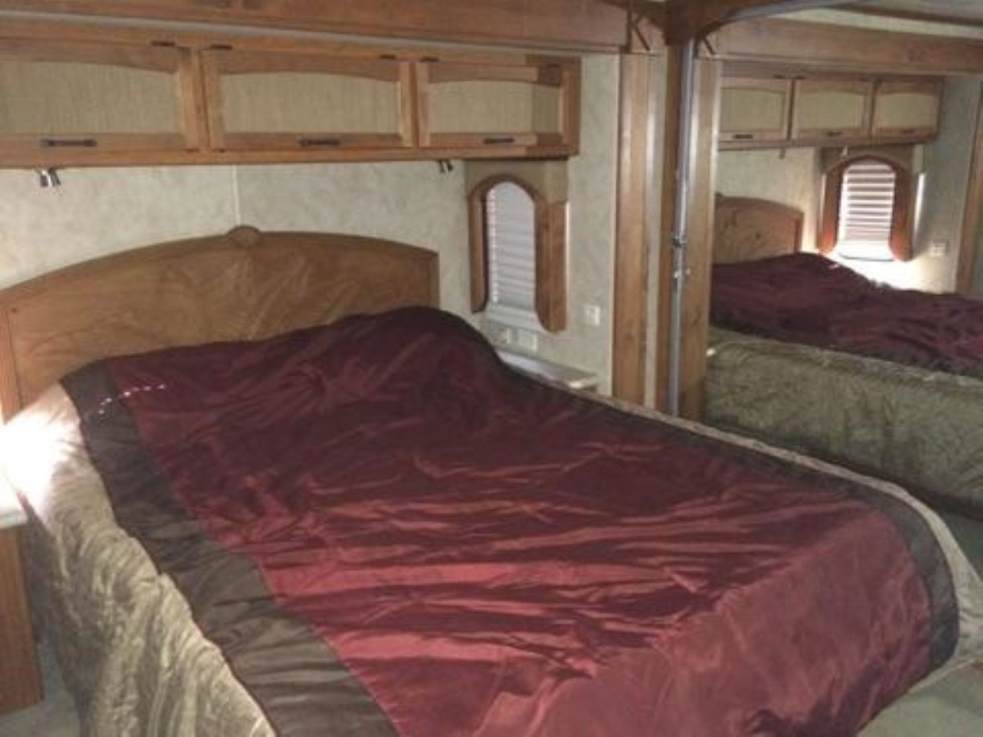 2008 Monaco Diplomat 400 HP Motor Home, Mileage 32,058 - Image 6 of 9