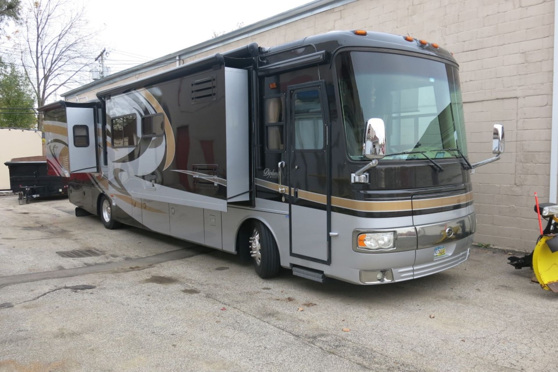 2008 Monaco Diplomat 400 HP Motor Home, Mileage 32,058