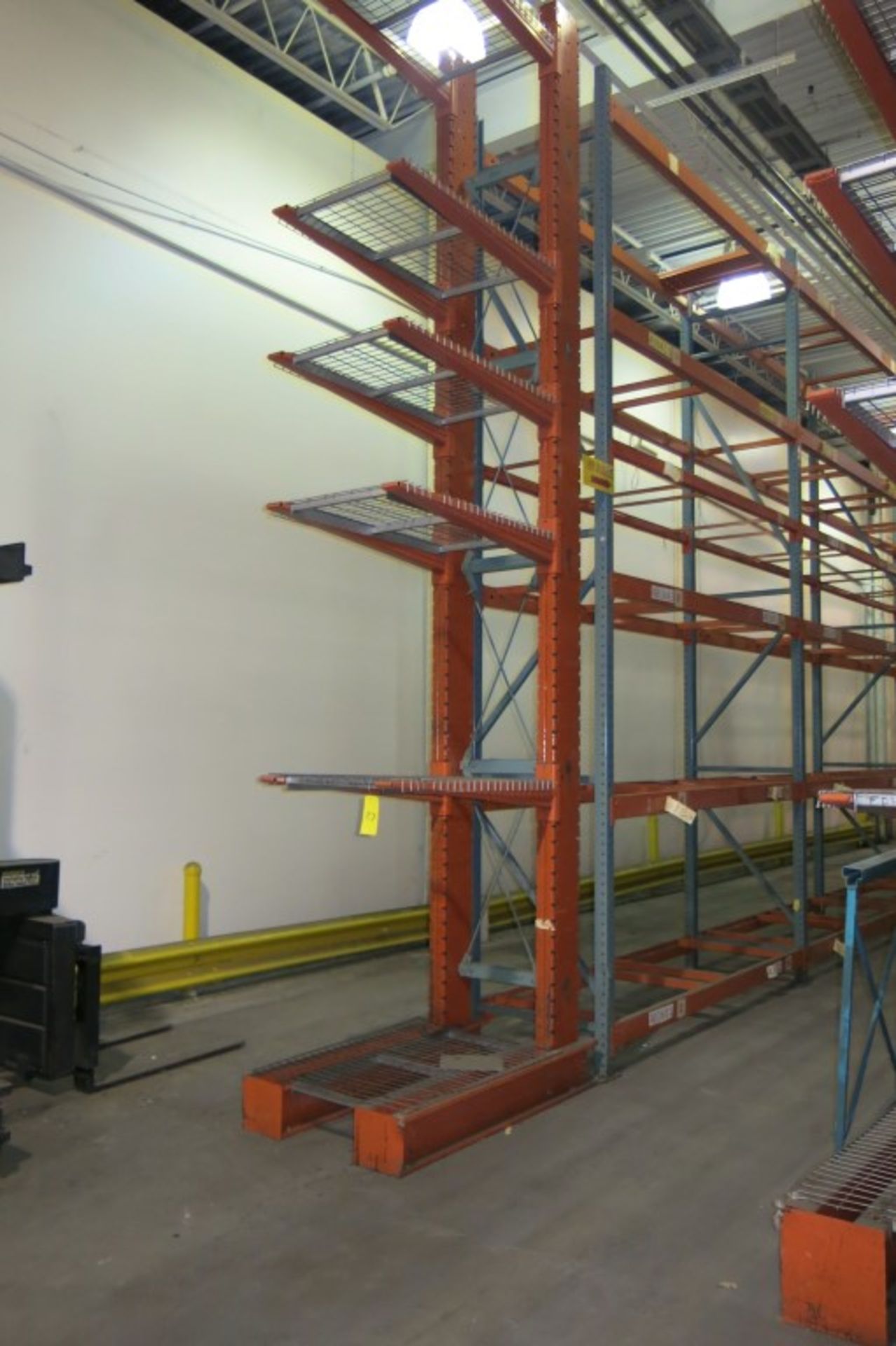 Cantilever Racking: 32" Width x 48" Deep x 18' Upright, with Wire Shelve Inserts as shown - Image 3 of 3