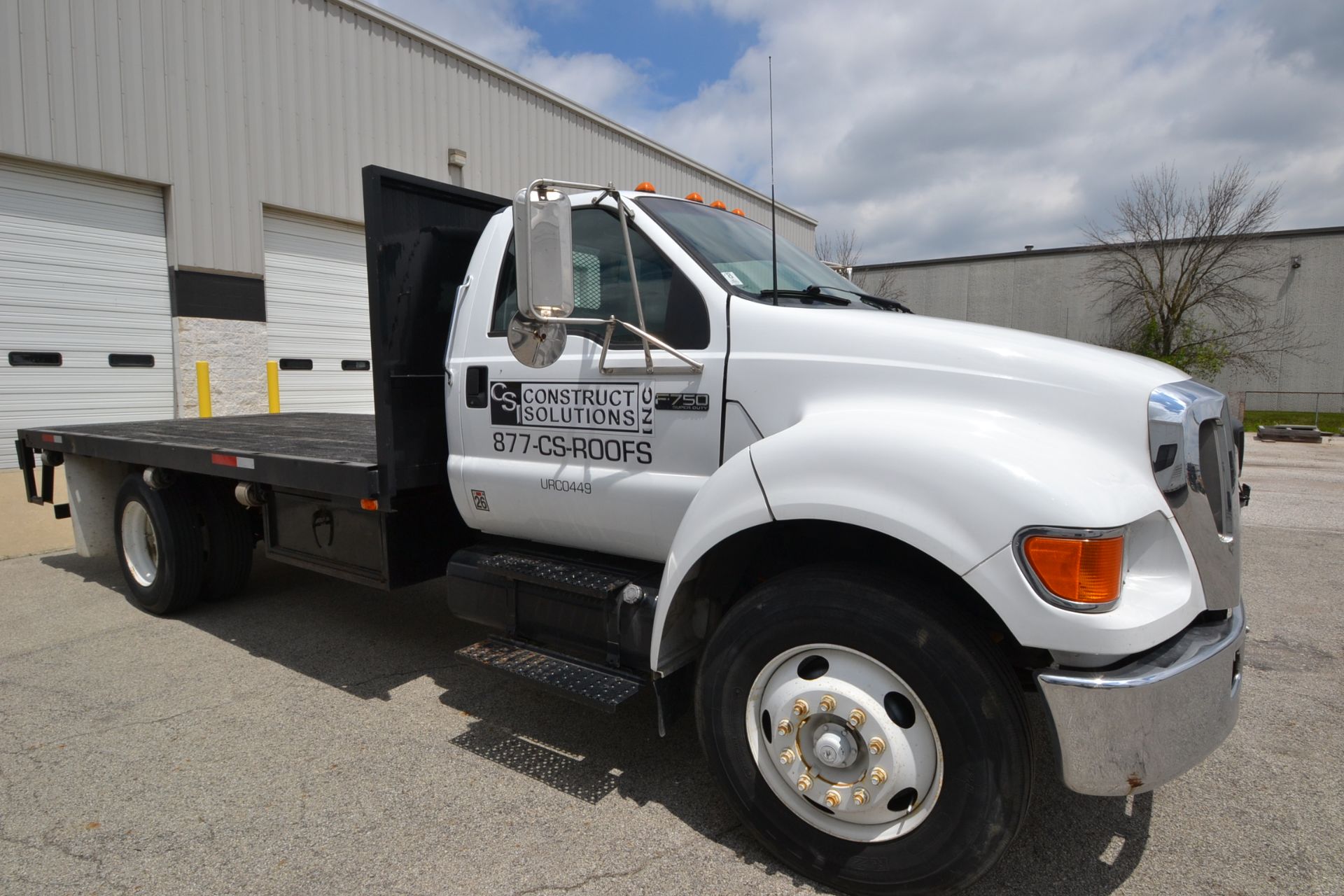 STAKE BED TRUCK, FORD, F-750 XLT, VIN# 3FRWF75N54V660461, 2004, DIESEL, 156,678 MILES, AUTO TRANS, - Image 2 of 5