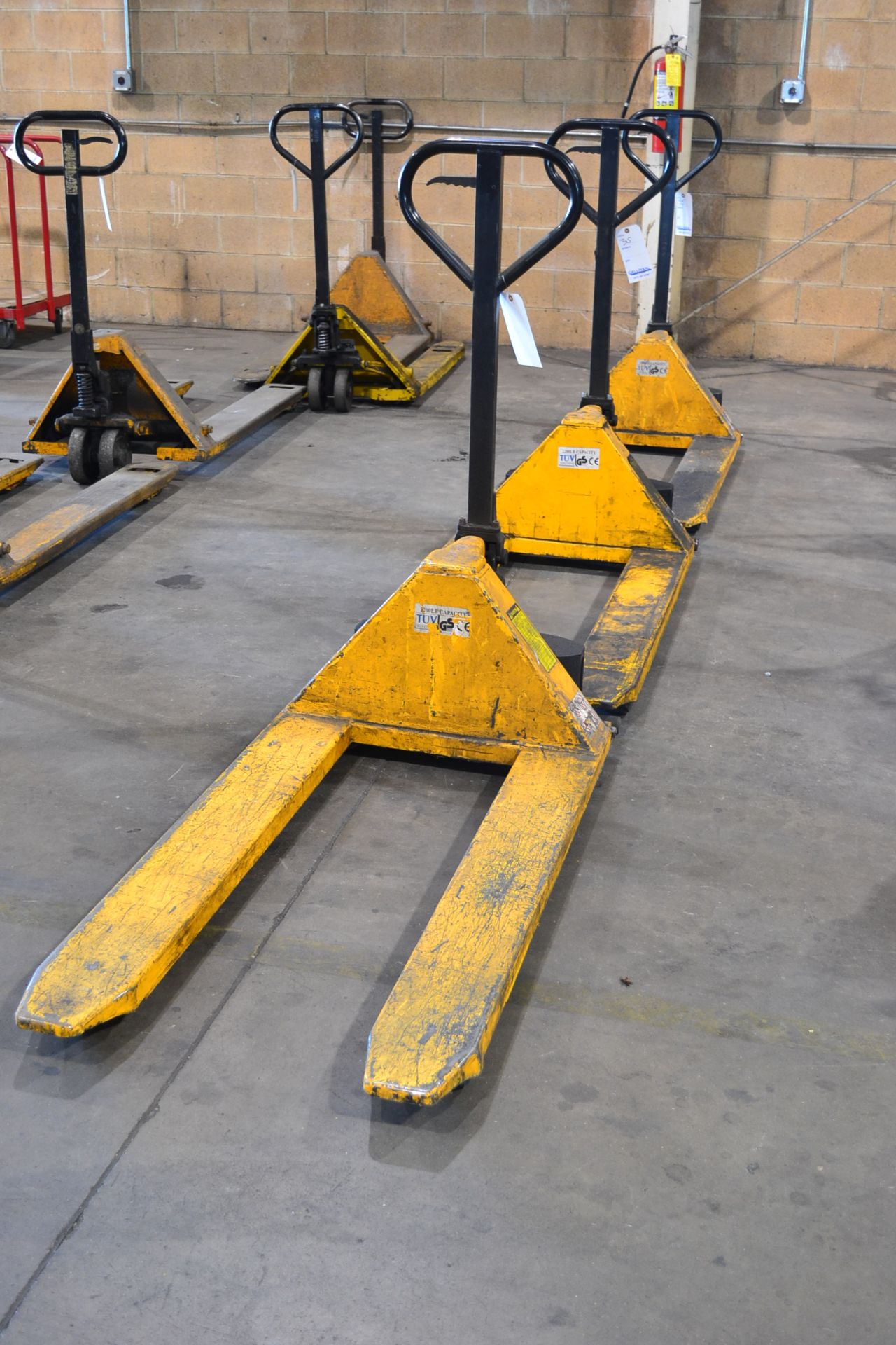 SCISSOR PALLET JACK, U-LINE, 2200 LBS. CAP