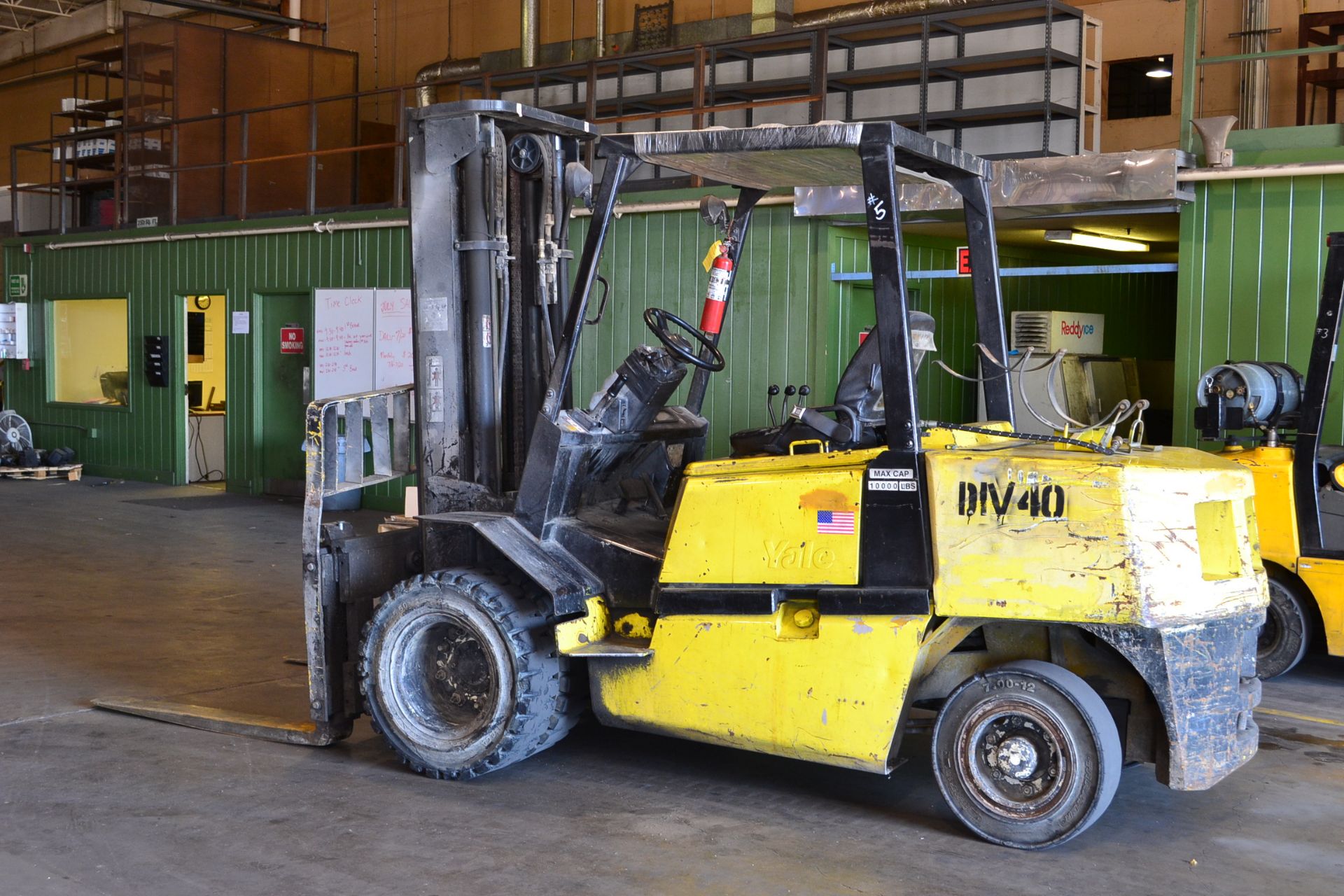 LIFT TRUCK, LP GAS, YALE, MDL GLP100MGNGBV098, SER# BB13D03822V, 10,000-LB CAPACITY, 2-STAGE MAST