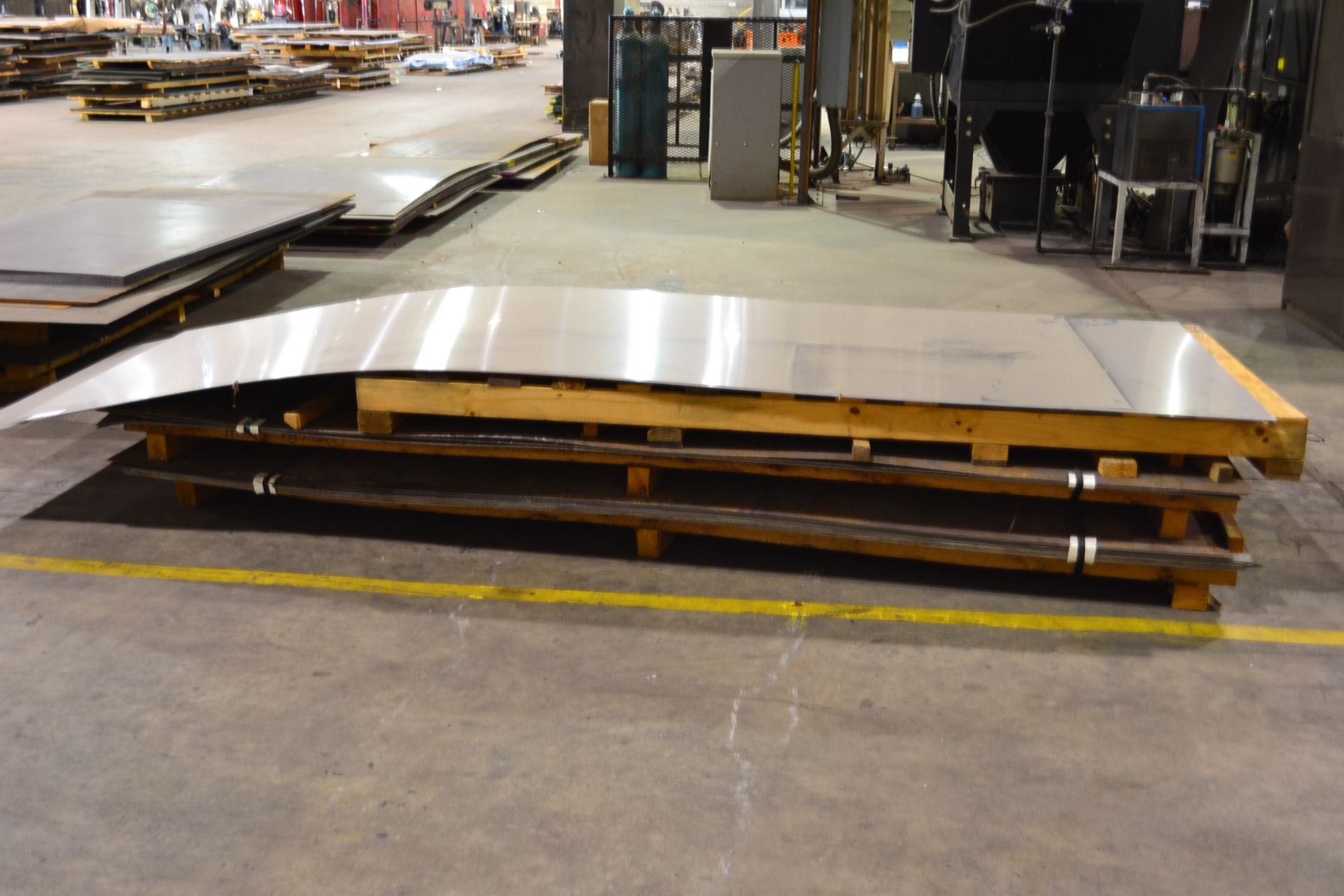 SKID OF VARIOUS SHEET STEEL, VARIOUS SIZES