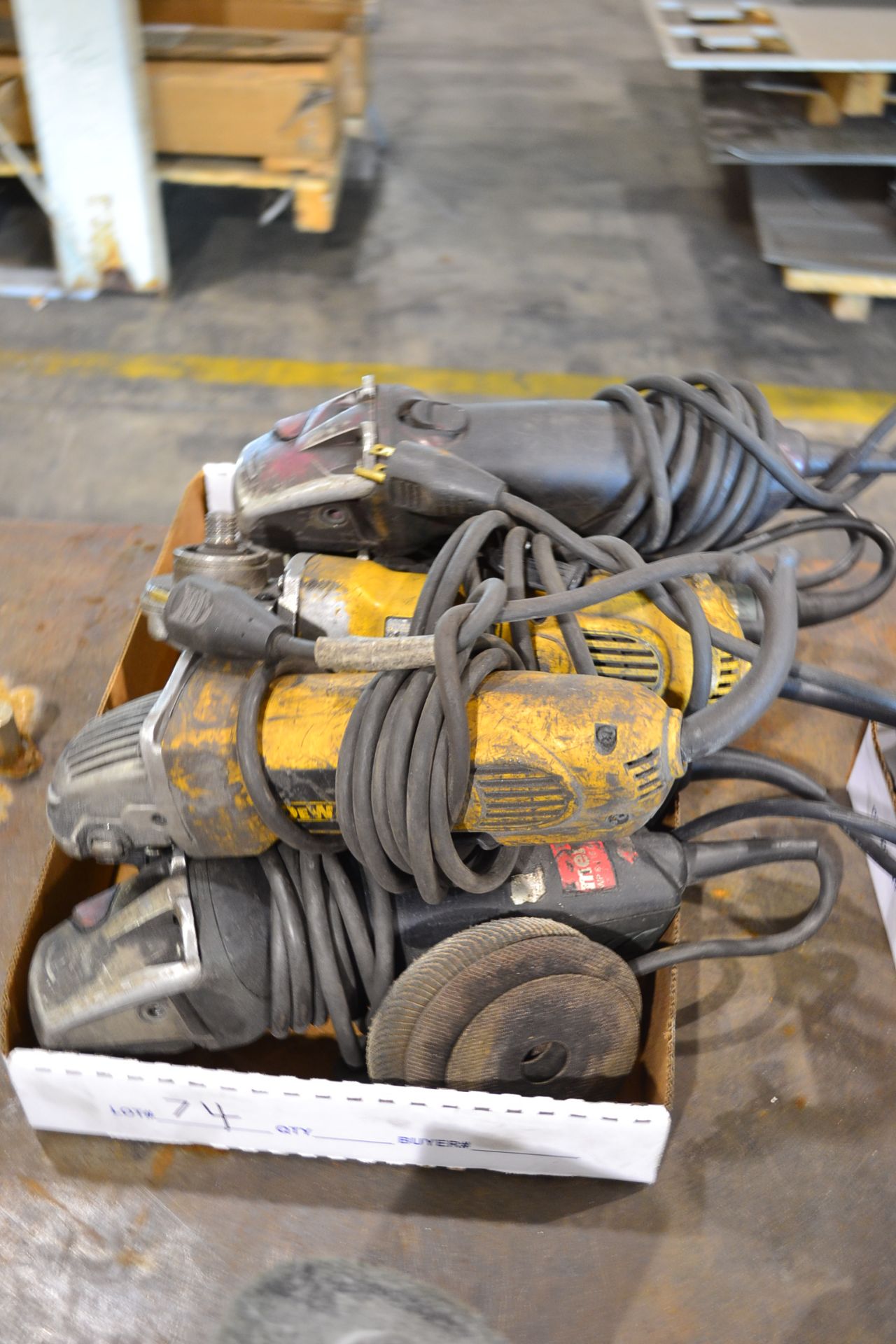 FLAT OF VARIOUS ANGLE GRINDERS, DEWALT/ BOSCH, 4 1/2"