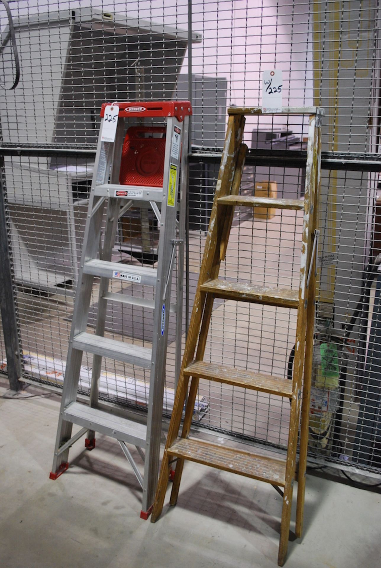 LOT:  ALUMINUM & WOOD STEP LADDERS