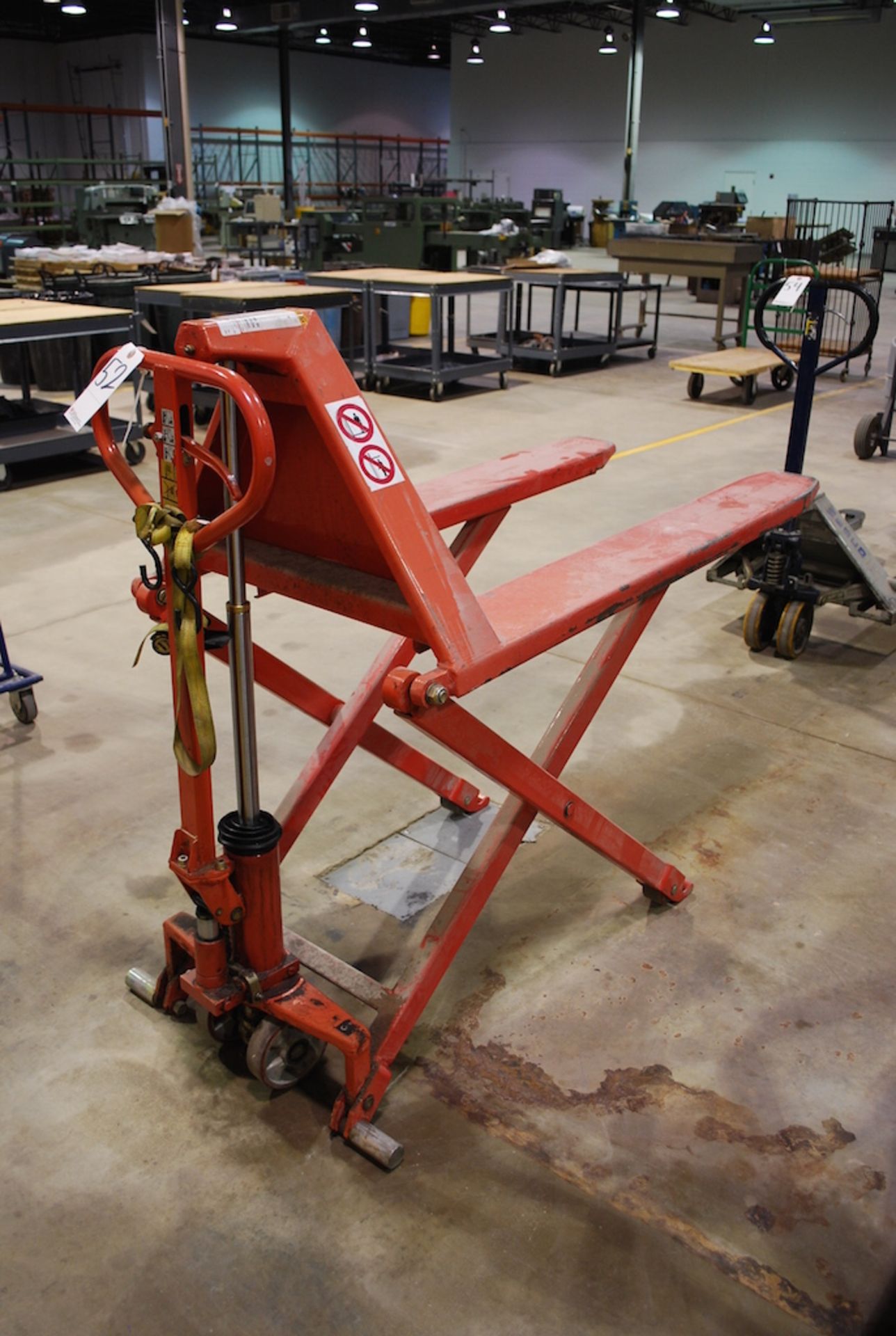 T & S EQUIPMENT SCISSOR LIFT HYDRAULIC PALLET JACK